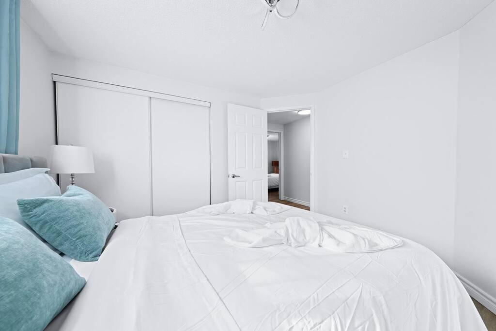 Peaceful - 4 bdrm home with fast WIFI free parking