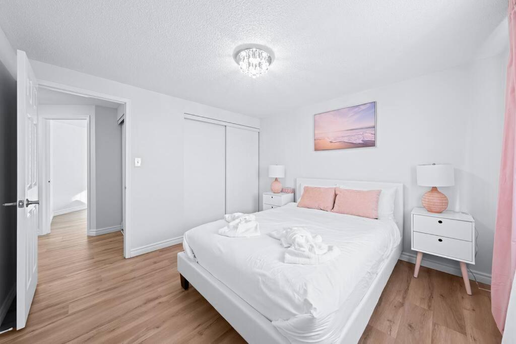 Peaceful - 4 bdrm home with fast WIFI free parking