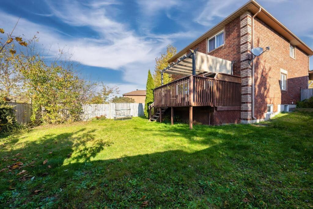 Peaceful - 4 bdrm home with fast WIFI free parking