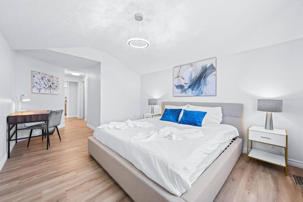 Peaceful - 4 bdrm home with fast WIFI free parking