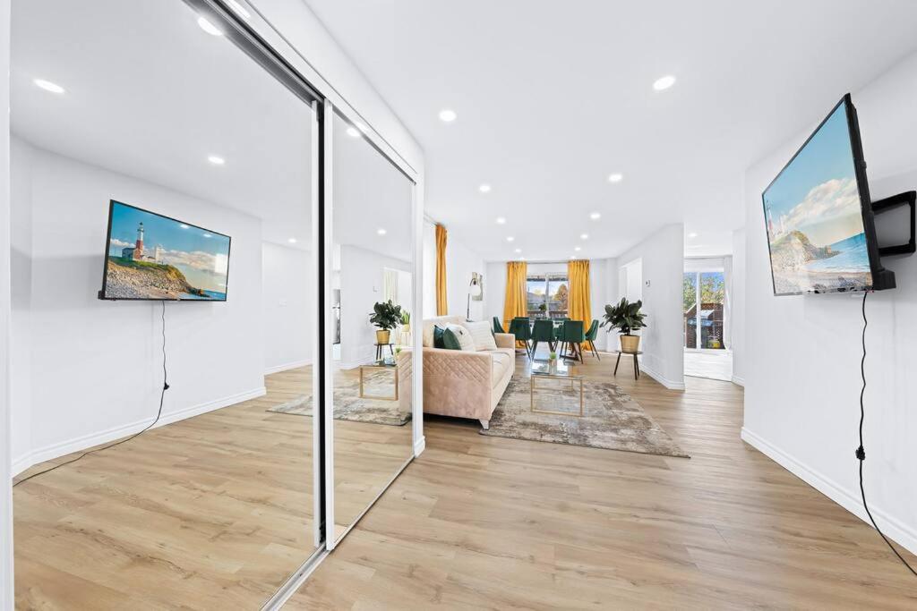 Peaceful - 4 bdrm home with fast WIFI free parking