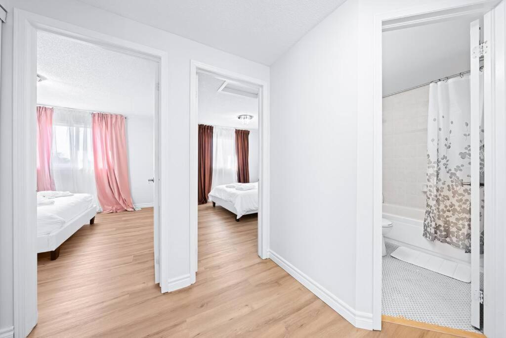 Peaceful - 4 bdrm home with fast WIFI free parking