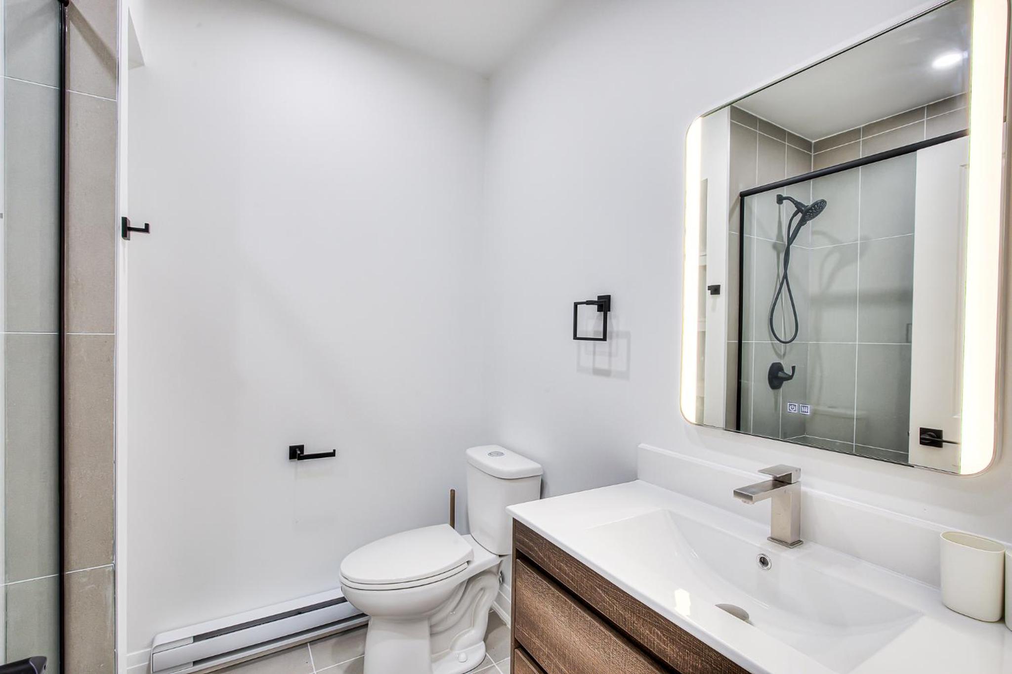 Mackay Street Downtown - Bell Center, Nightlife, & Metro at your doorstep!