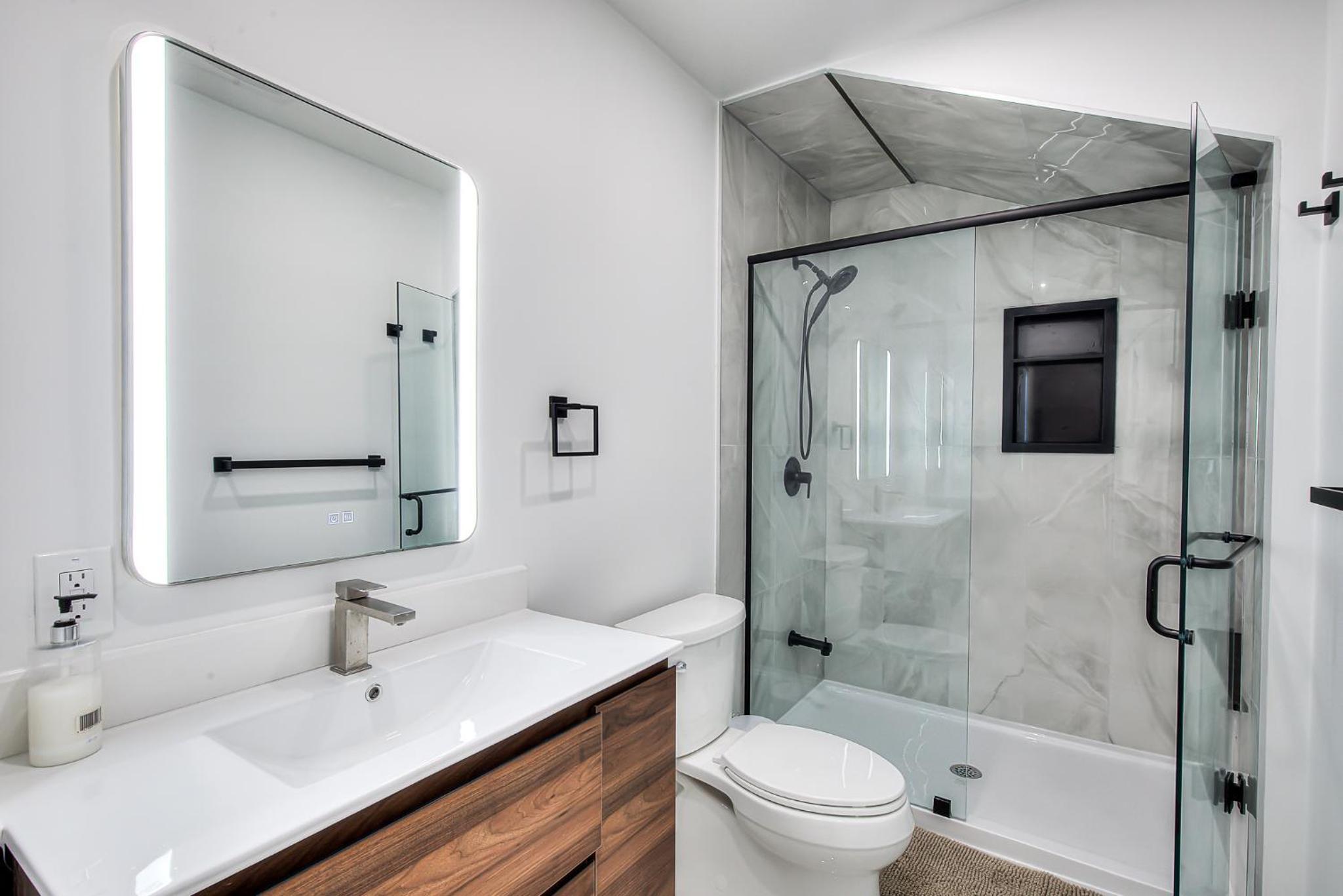 Mackay Street Downtown - Bell Center, Nightlife, & Metro at your doorstep!