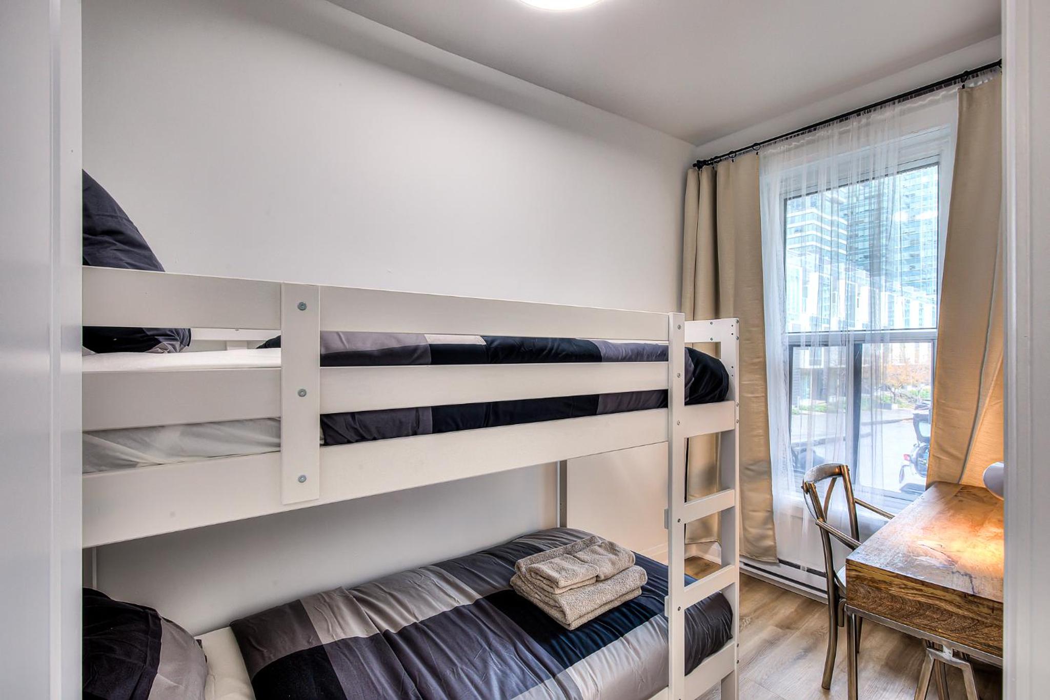 Mackay Street Downtown - Bell Center, Nightlife, & Metro at your doorstep!