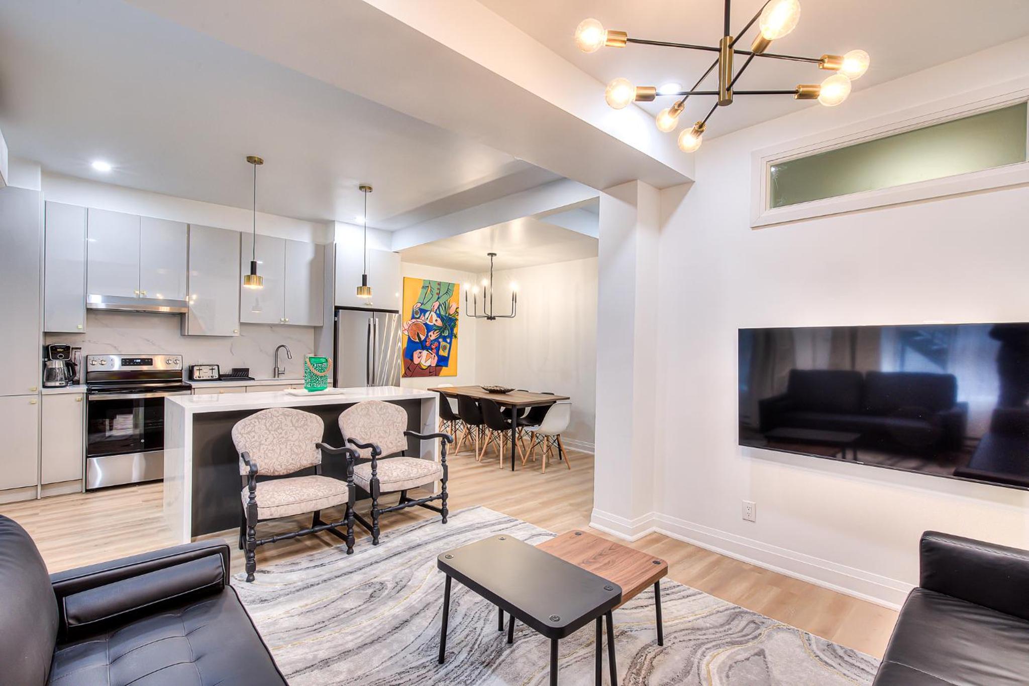 Mackay Street Downtown - Bell Center, Nightlife, & Metro at your doorstep!