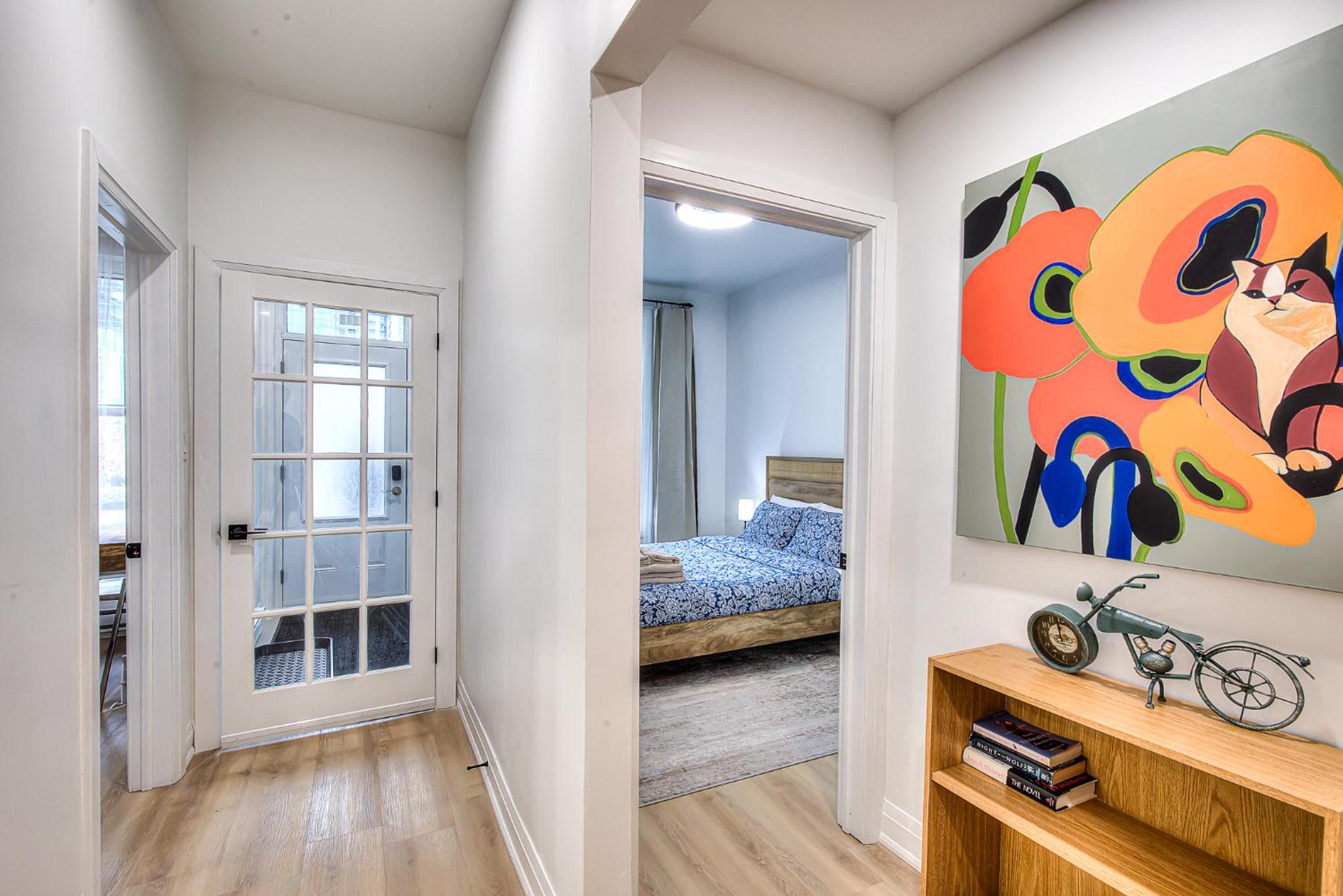 Mackay Street Downtown - Bell Center, Nightlife, & Metro at your doorstep!