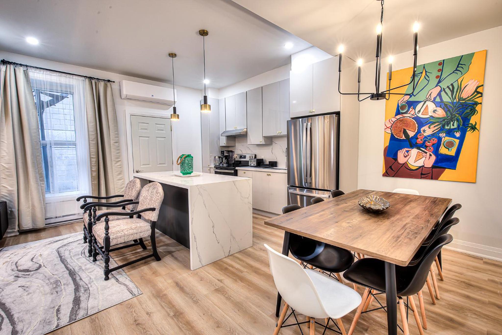 Mackay Street Downtown - Bell Center, Nightlife, & Metro at your doorstep!