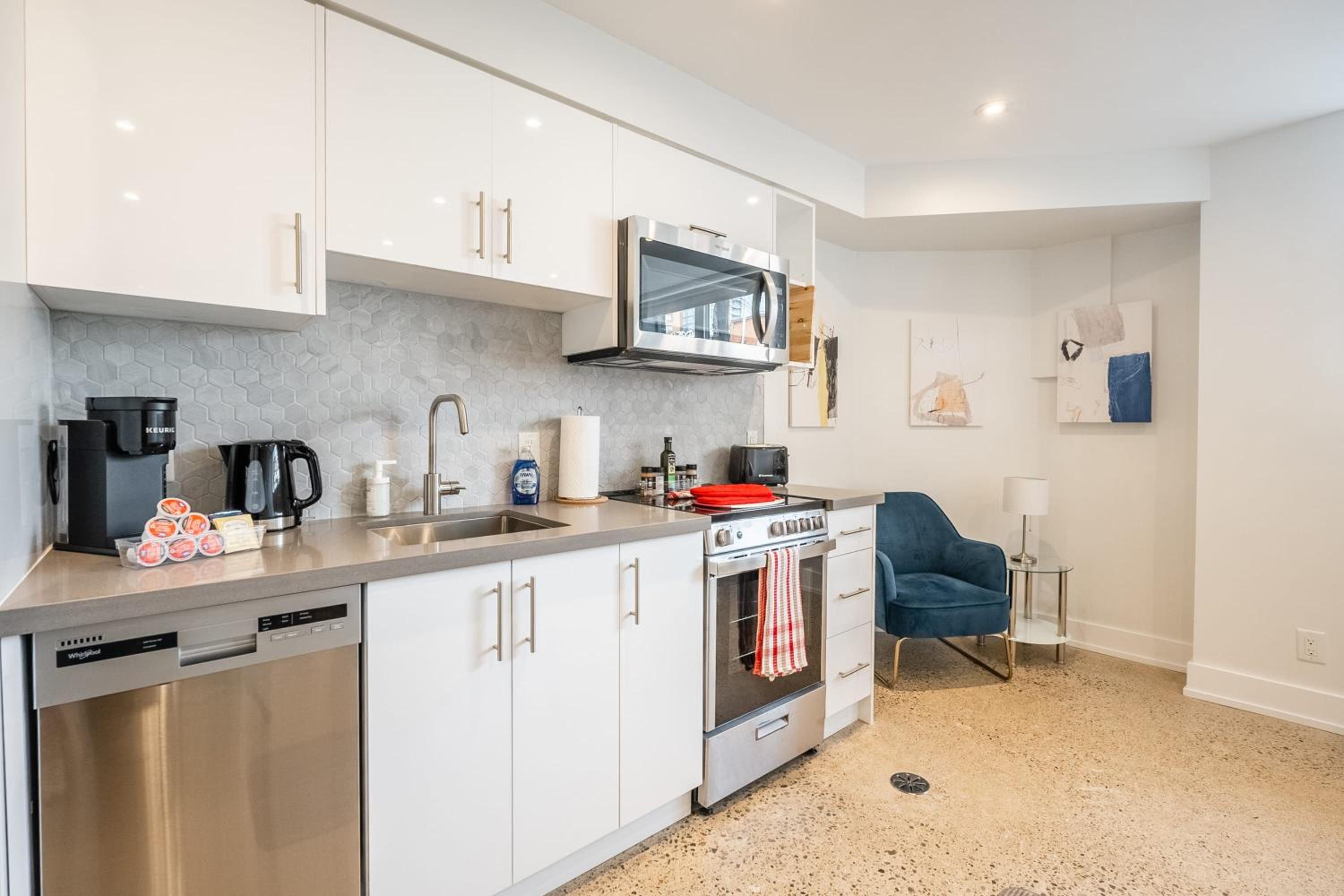 Modern 1BR Apartment Stunning View of CN Tower