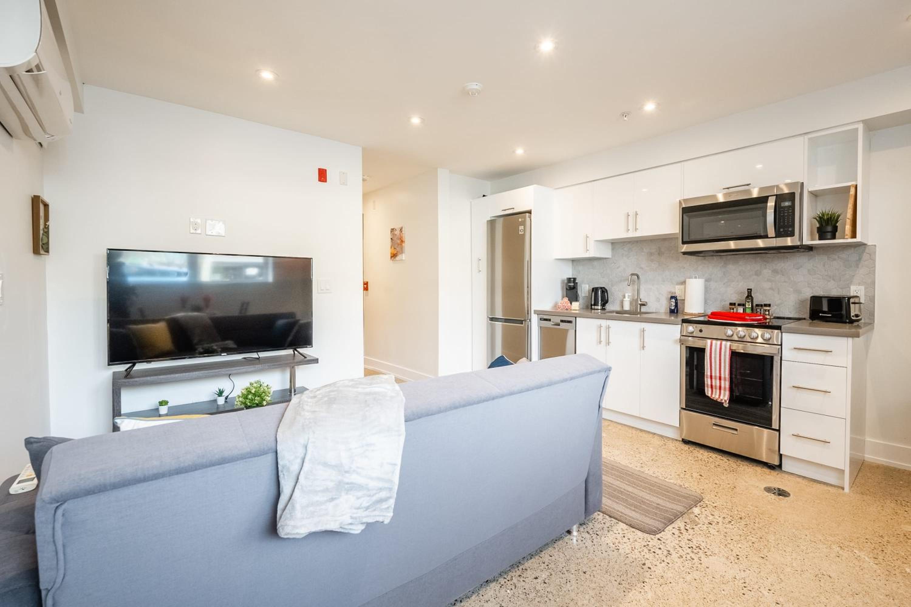 Modern 1BR Apartment Stunning View of CN Tower
