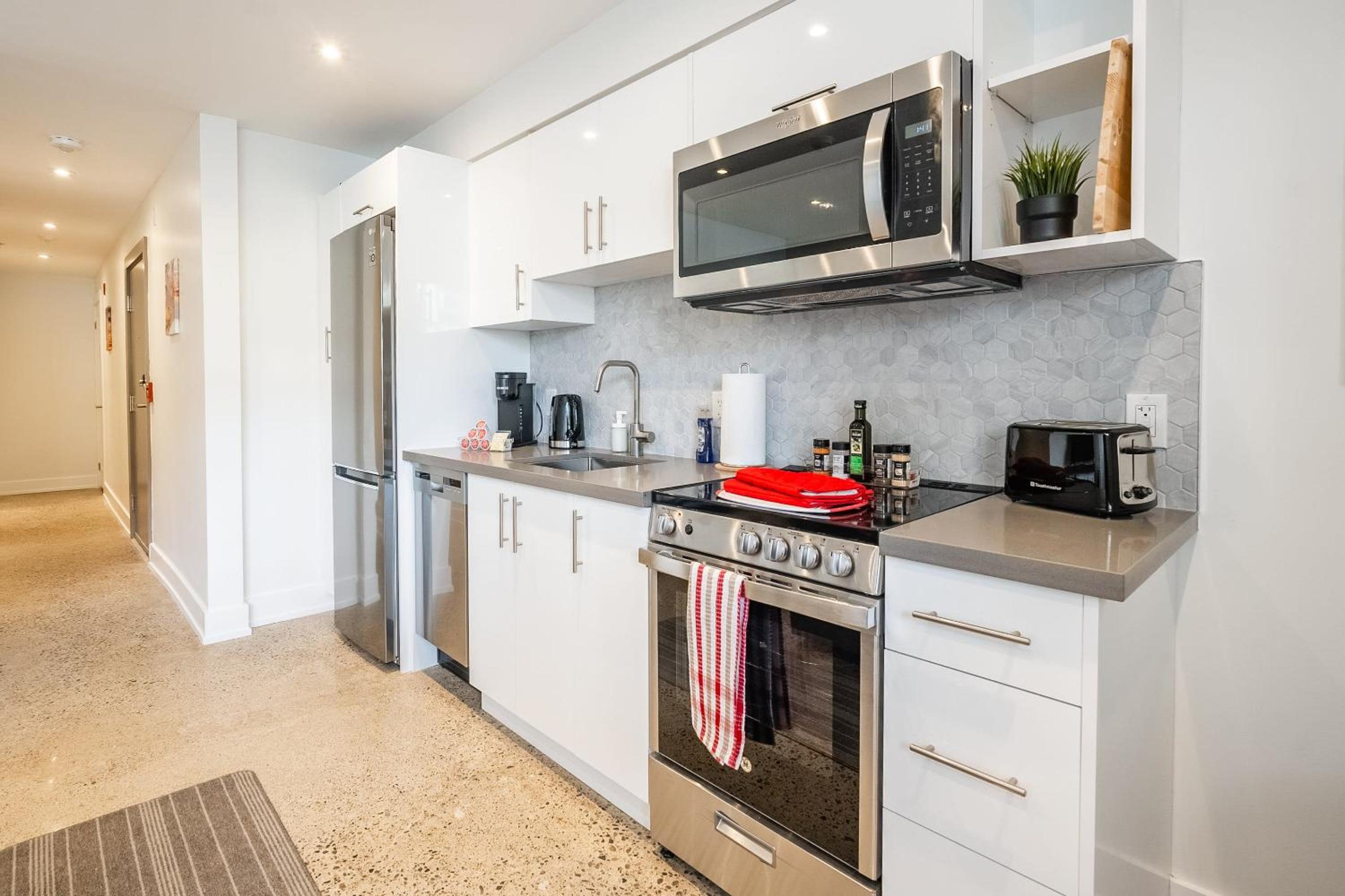 Modern 1BR Apartment Stunning View of CN Tower