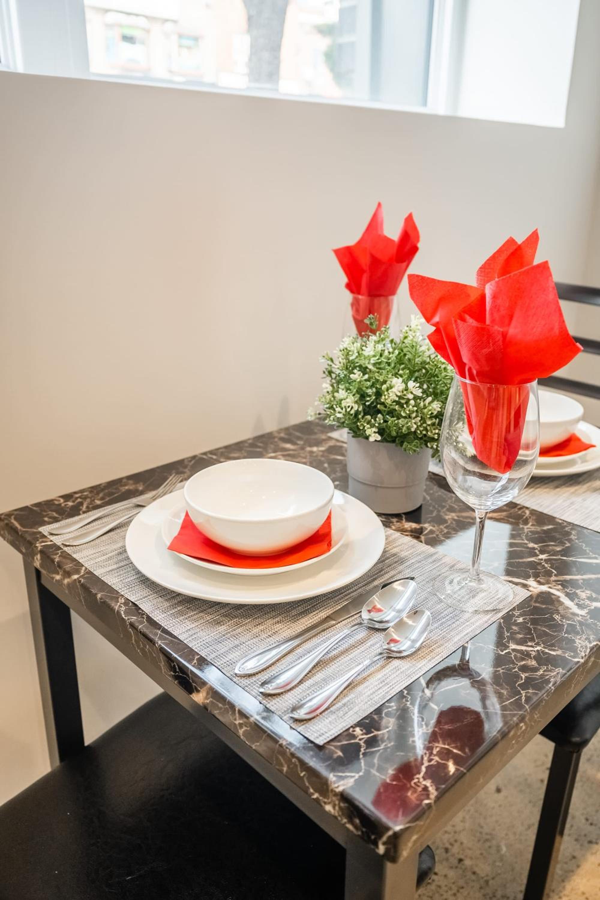 Modern 1BR Apartment Stunning View of CN Tower