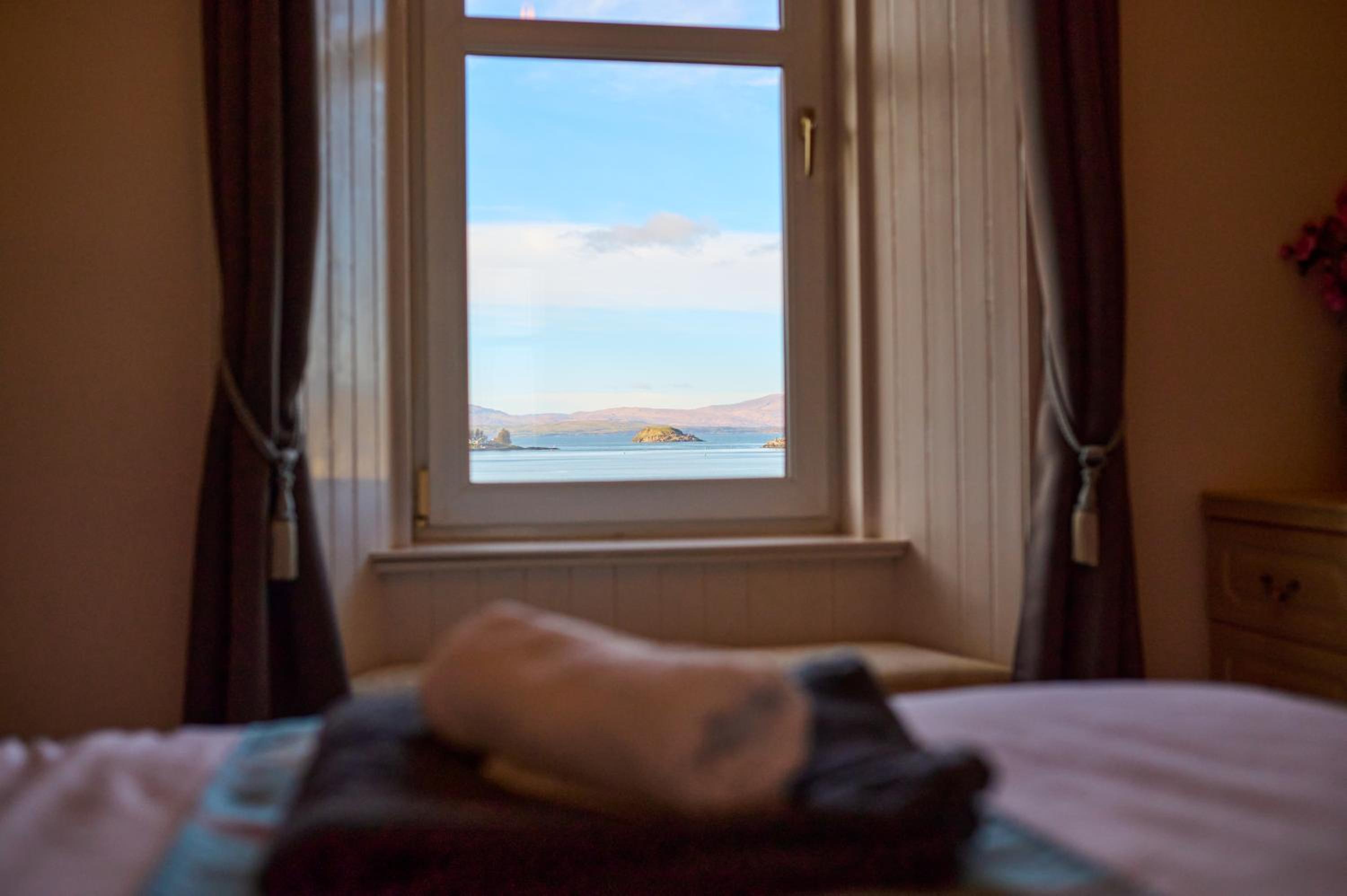 Oban Bay Views - Fireplace, Games & Books view 5