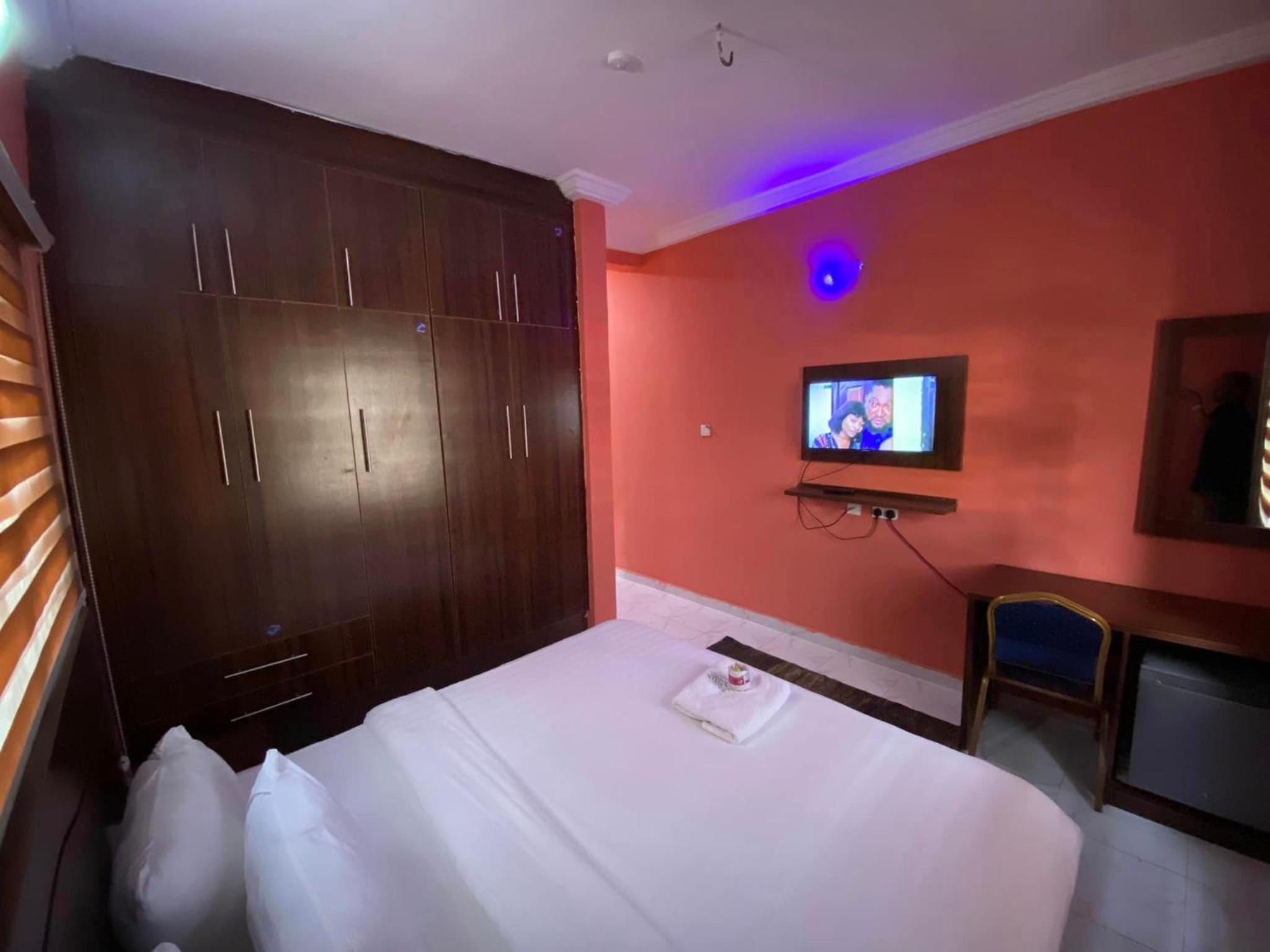 AMANDA LUXURY APARTMENT & SUITEs