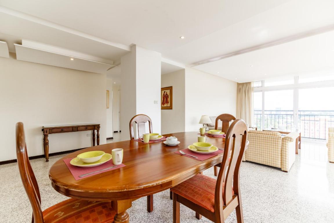 3 bedroom apartments zone 10 view 3