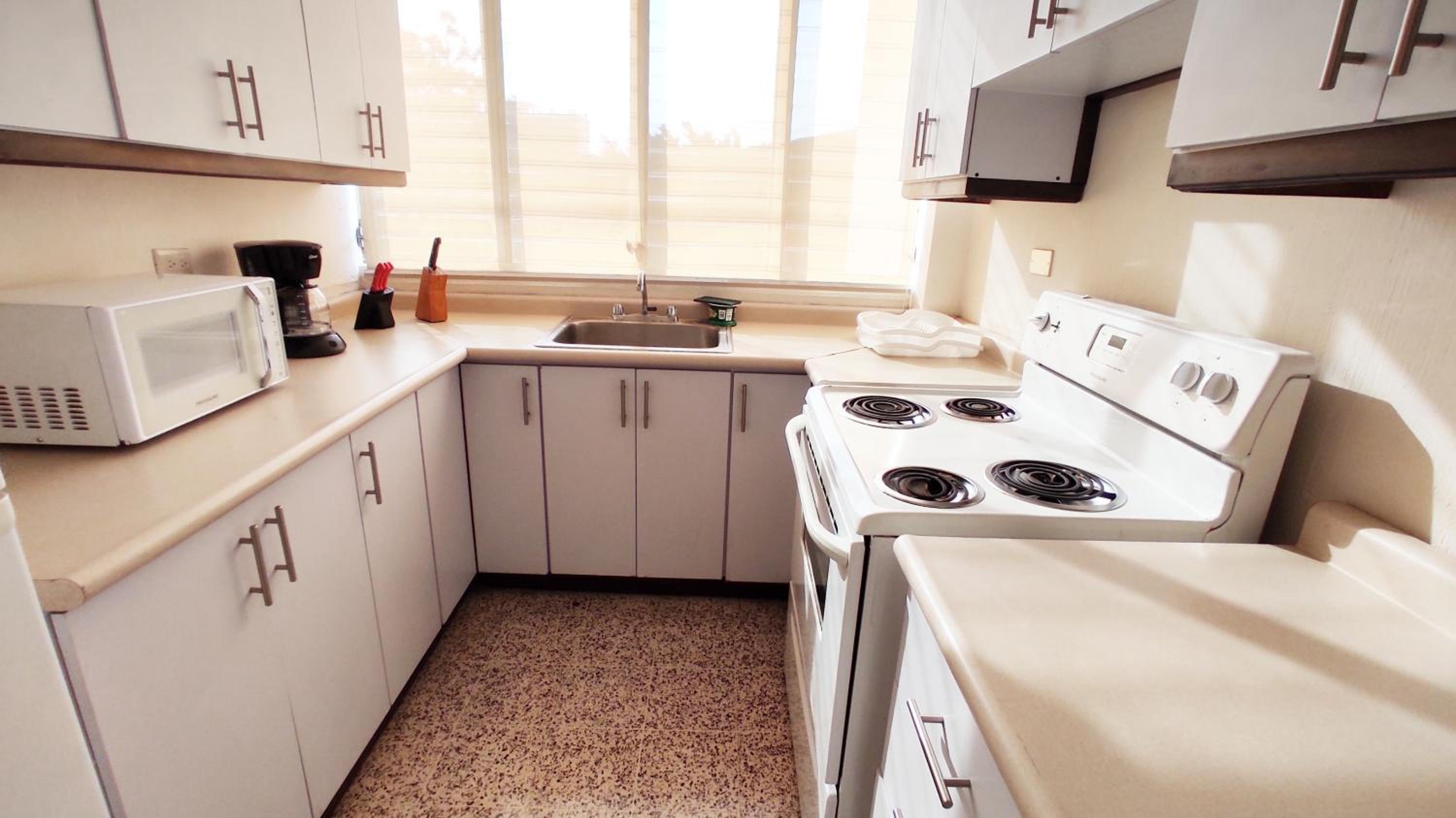 3 bedroom apartments zone 10 view 5