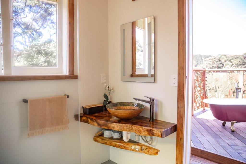 Bethells Luxury Retreat - Auckland Glamping view 4