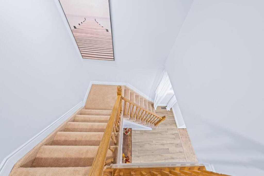 Barrie Vacations - Stylish and Cozy 4 bedroom House - Property Image 24