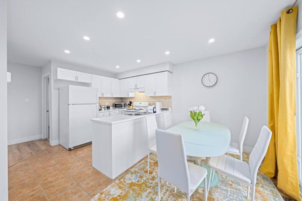 Barrie Vacations - Stylish and Cozy 4 bedroom House - Property Image 26