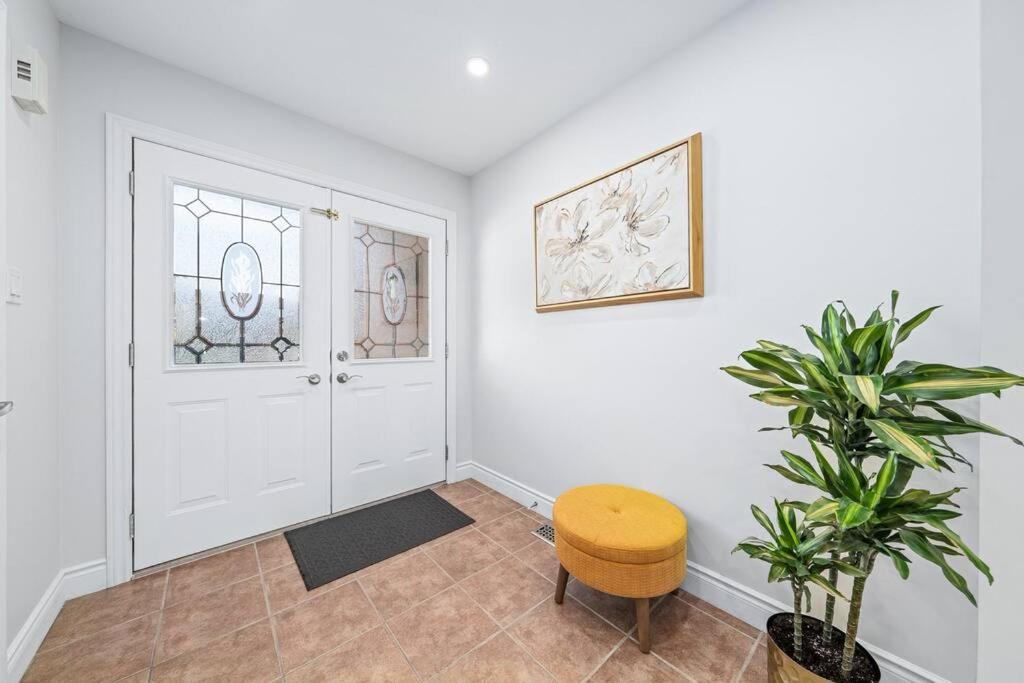 Barrie Vacations - Stylish and Cozy 4 bedroom House - Property Image 19