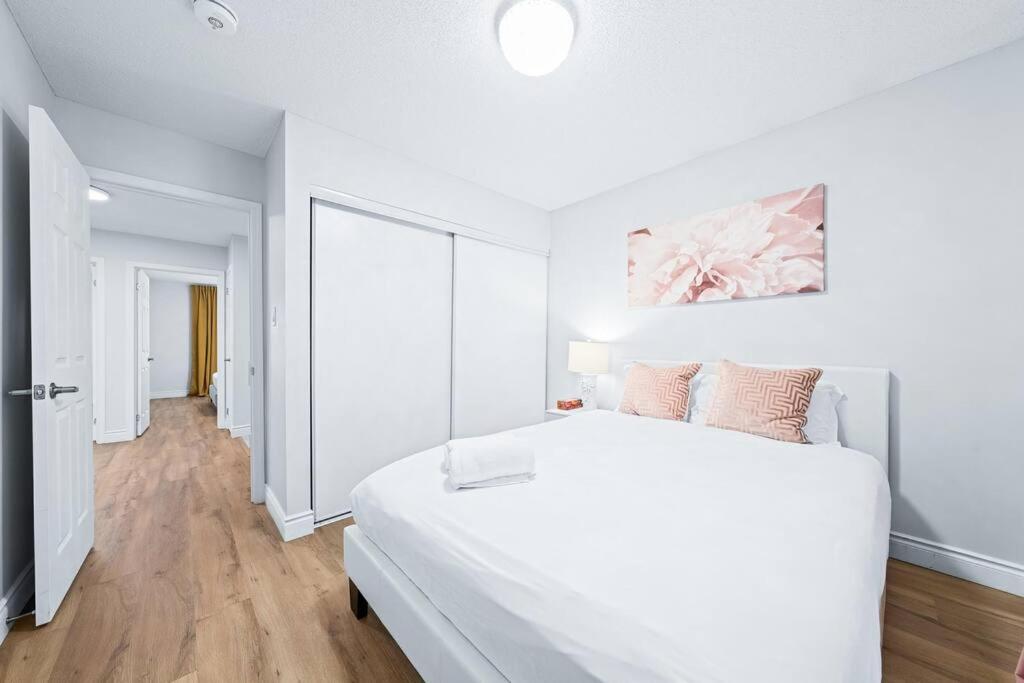 Barrie Vacations - Stylish and Cozy 4 bedroom House - Property Image 33