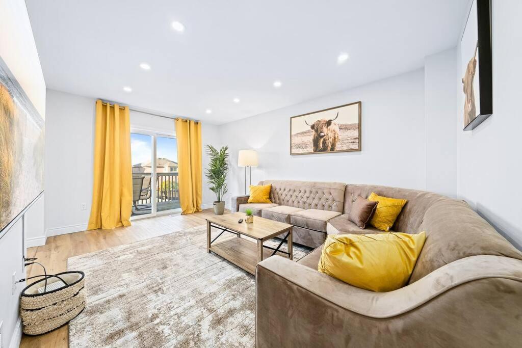 Barrie Vacations - Stylish and Cozy 4 bedroom House - Property Image 34