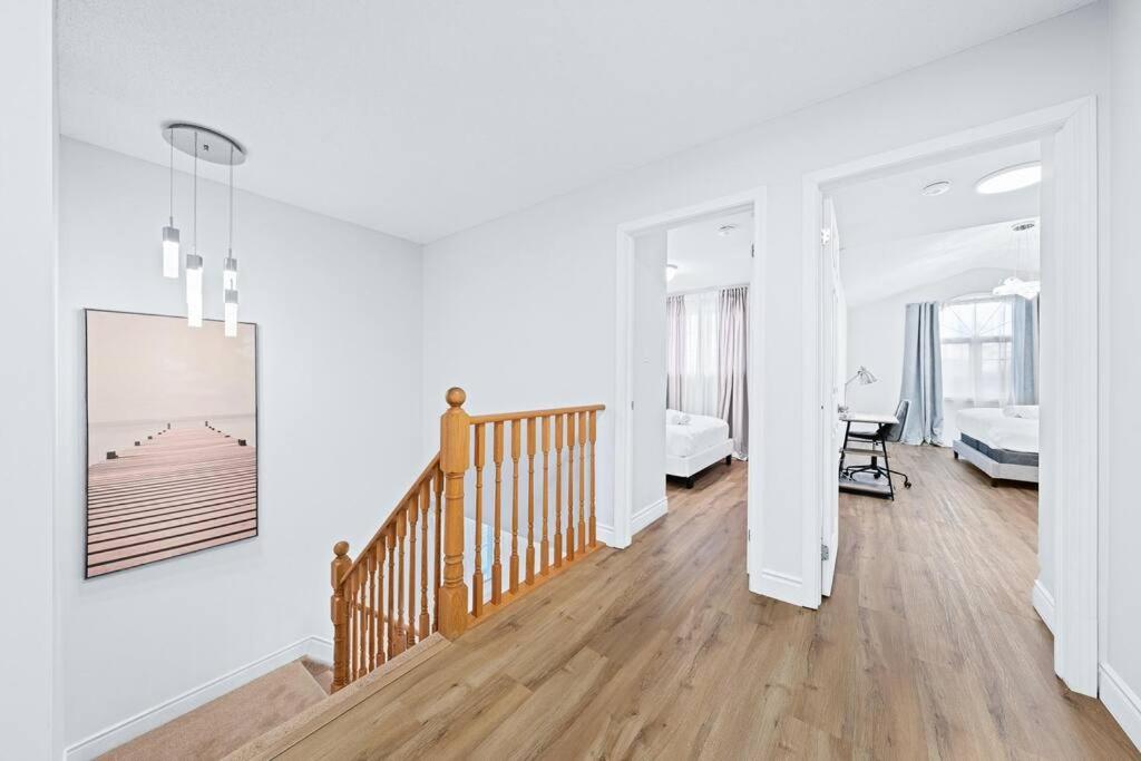 Barrie Vacations - Stylish and Cozy 4 bedroom House - Property Image 4