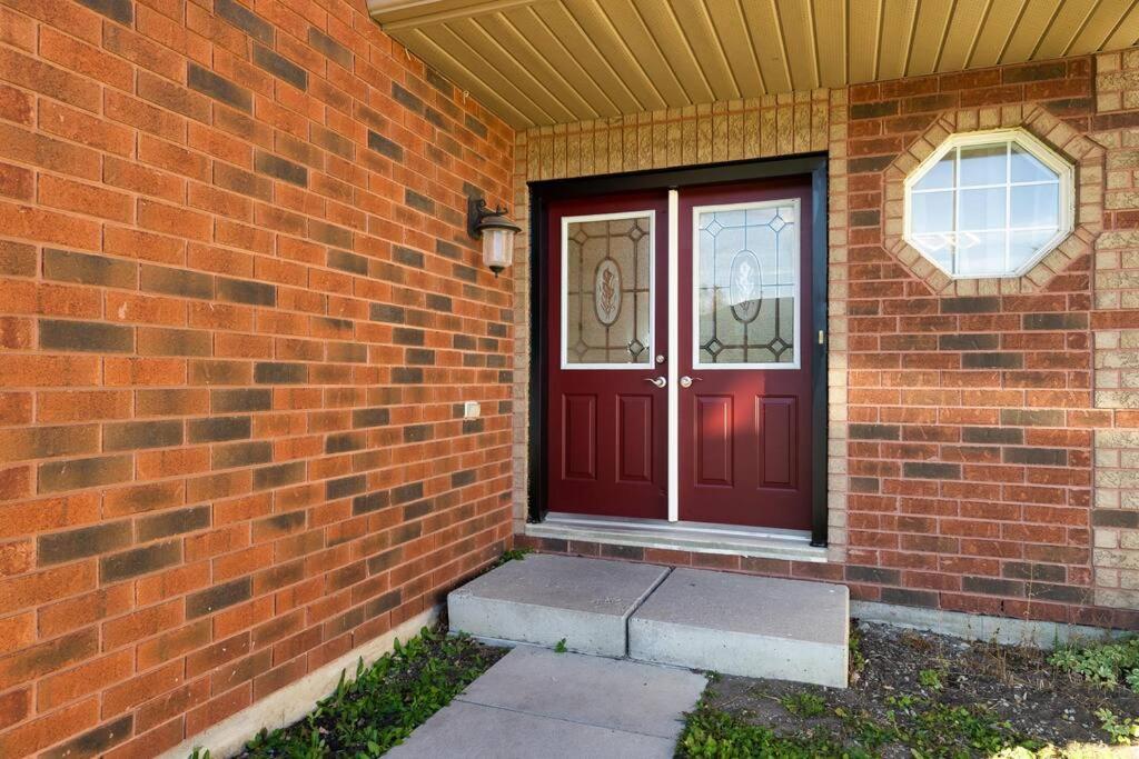 Barrie Vacations - Stylish and Cozy 4 bedroom House - Property Image 8