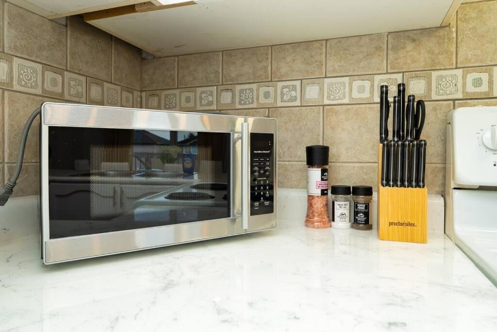 Barrie Vacations - Stylish and Cozy 4 bedroom House - Property Image 9