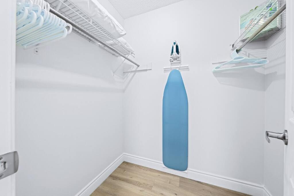 Barrie Vacations - Stylish and Cozy 4 bedroom House - Property Image 11