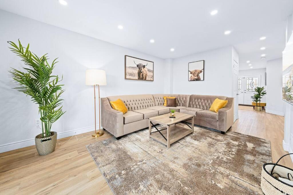 Barrie Vacations - Stylish and Cozy 4 bedroom House - Property Image 15