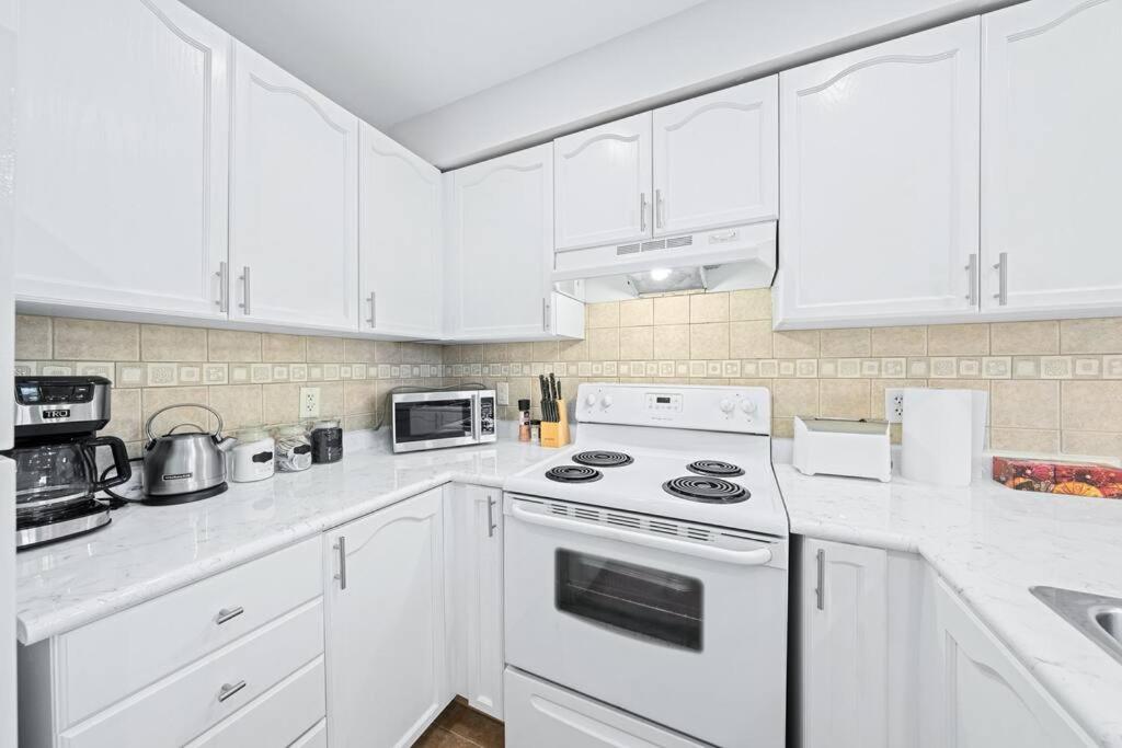 Barrie Vacations - Stylish and Cozy 4 bedroom House - Property Image 16