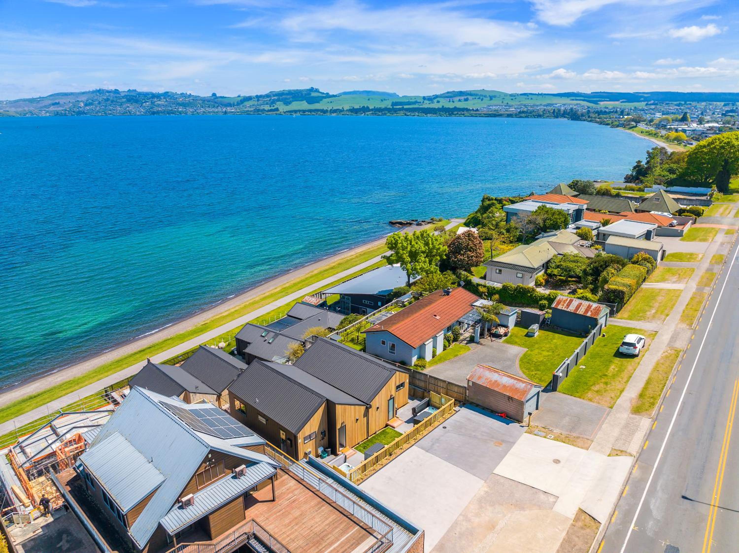 Taupo Vacations - Lakefront Home Spa Pool - Property Image 3