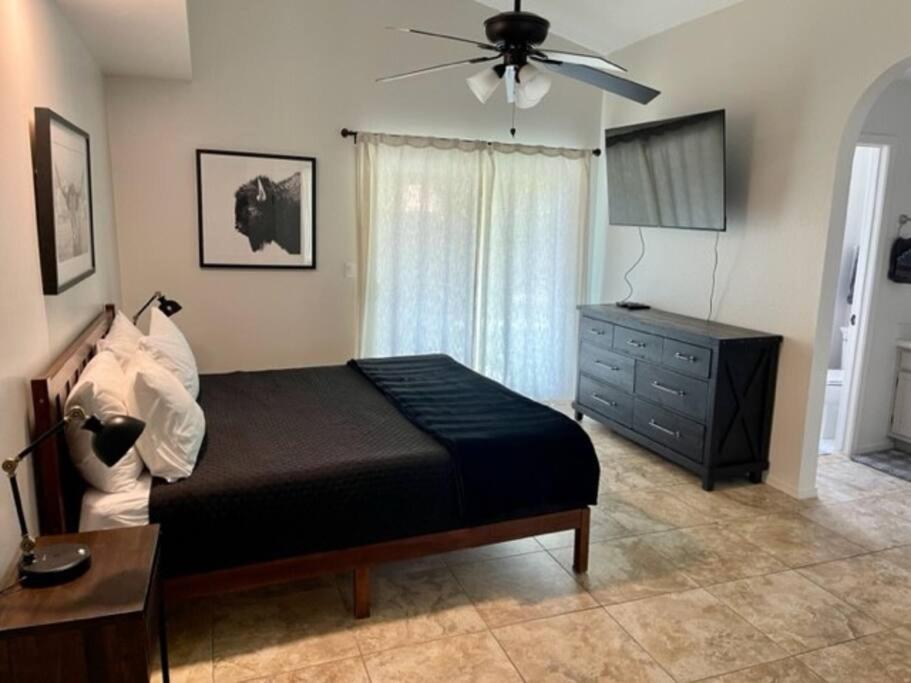 Cheerful Family Friendly Home-Heated Pool and Game RM view 5