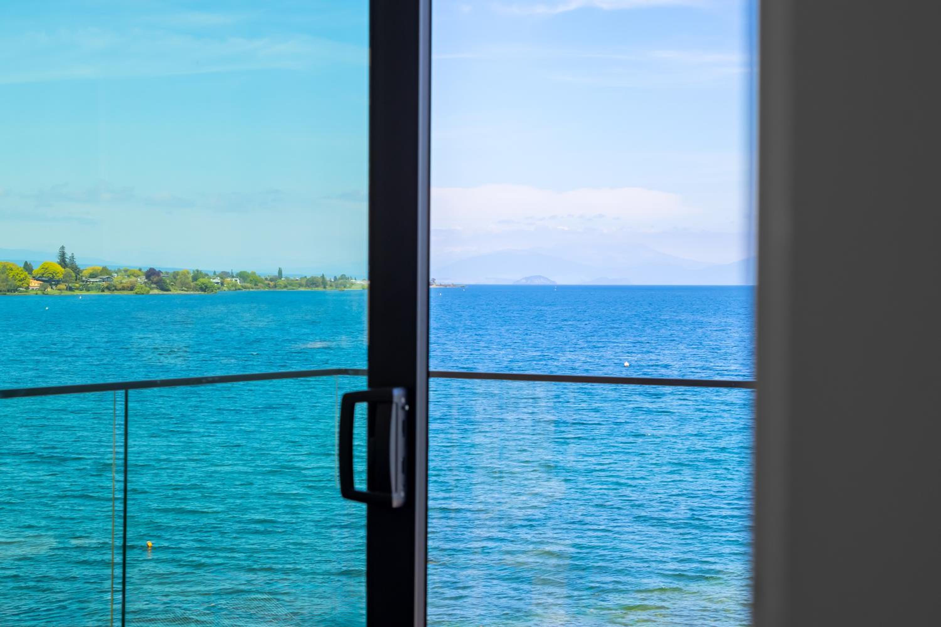 Roam Taupo Upper Terrace Unit 3 - Spa Pool view 5