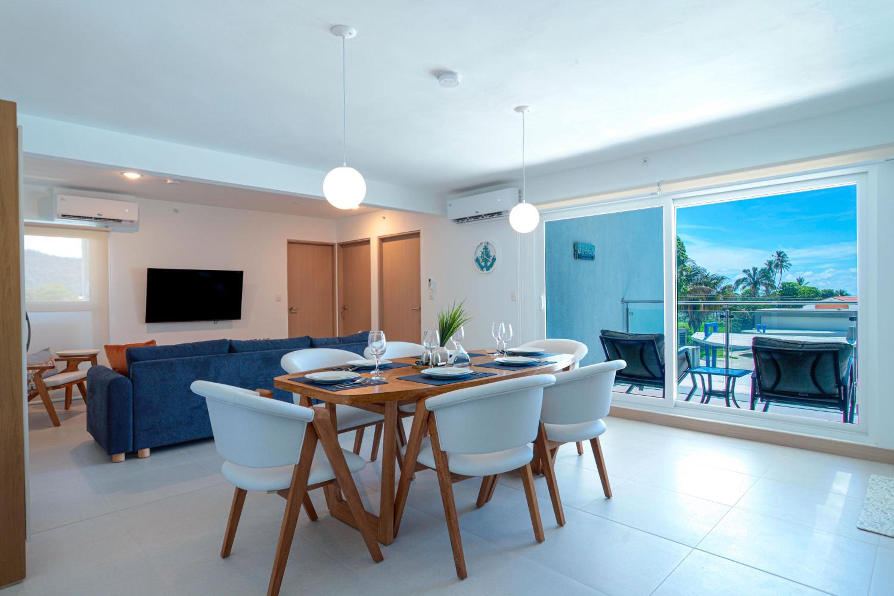 Casago 0402B Brand New Rental Modern Beach Escape in Jaco Near Downtown