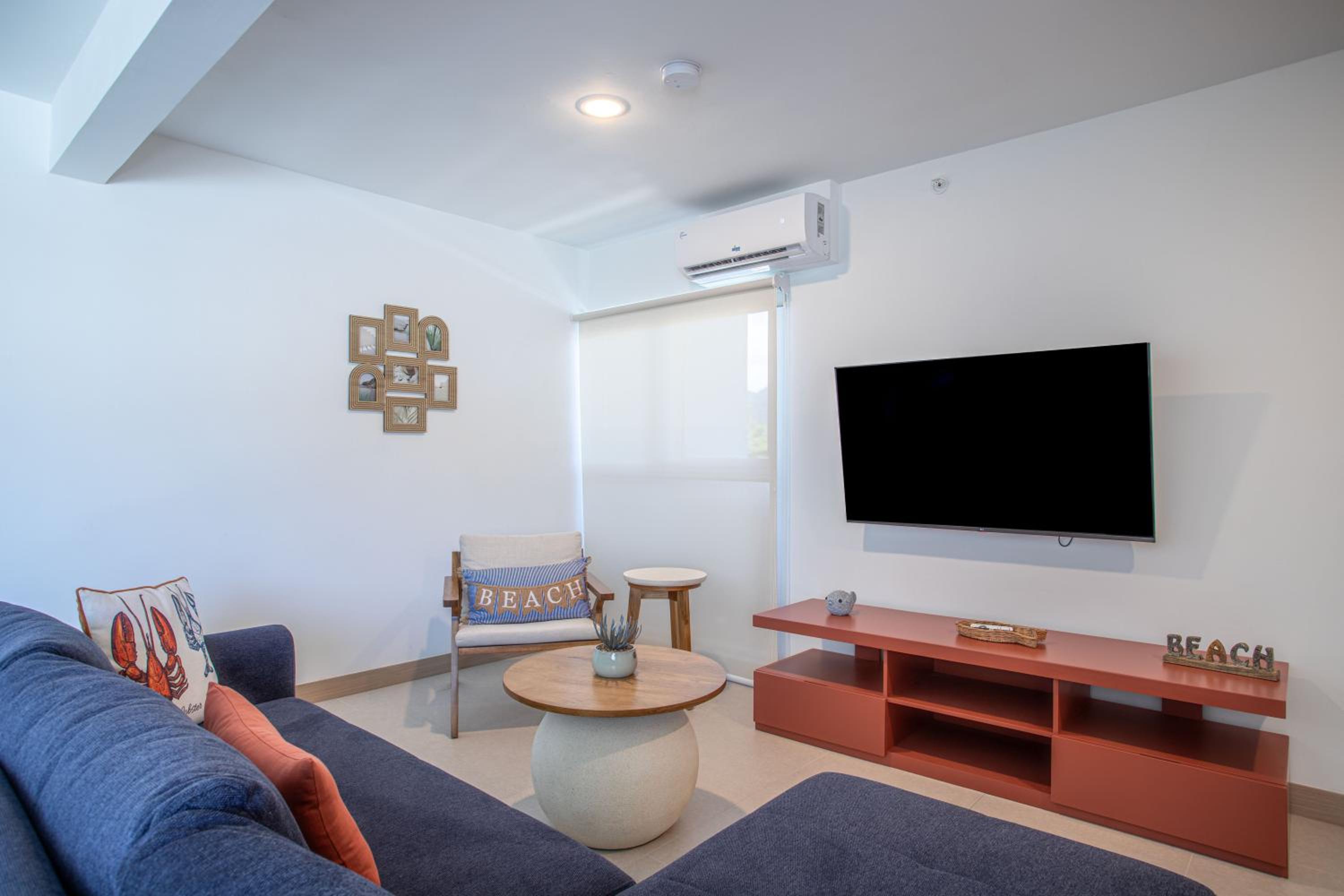 Casago 0402B Brand New Rental Modern Beach Escape in Jaco Near Downtown