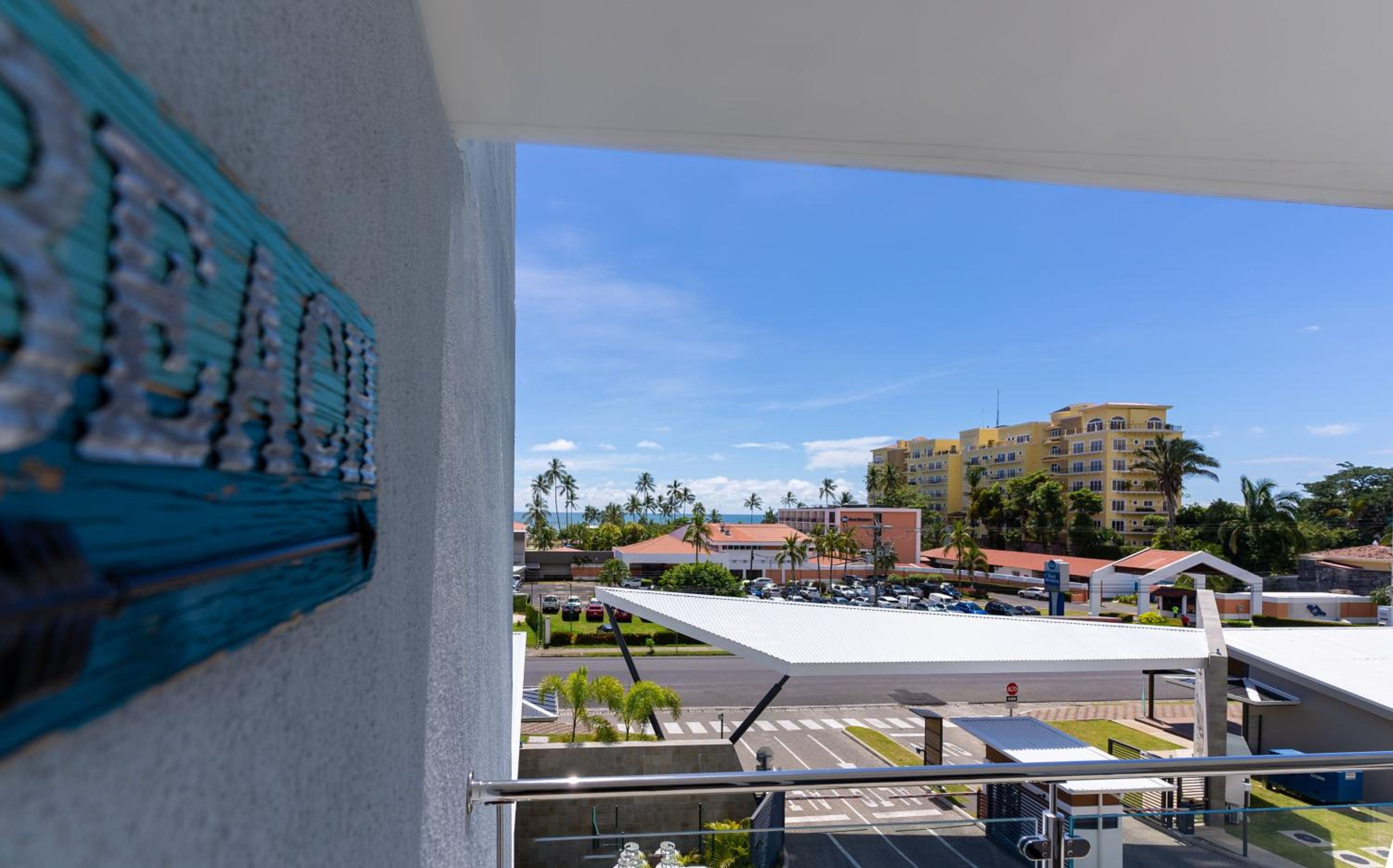 Casago 0402B Brand New Rental Modern Beach Escape in Jaco Near Downtown