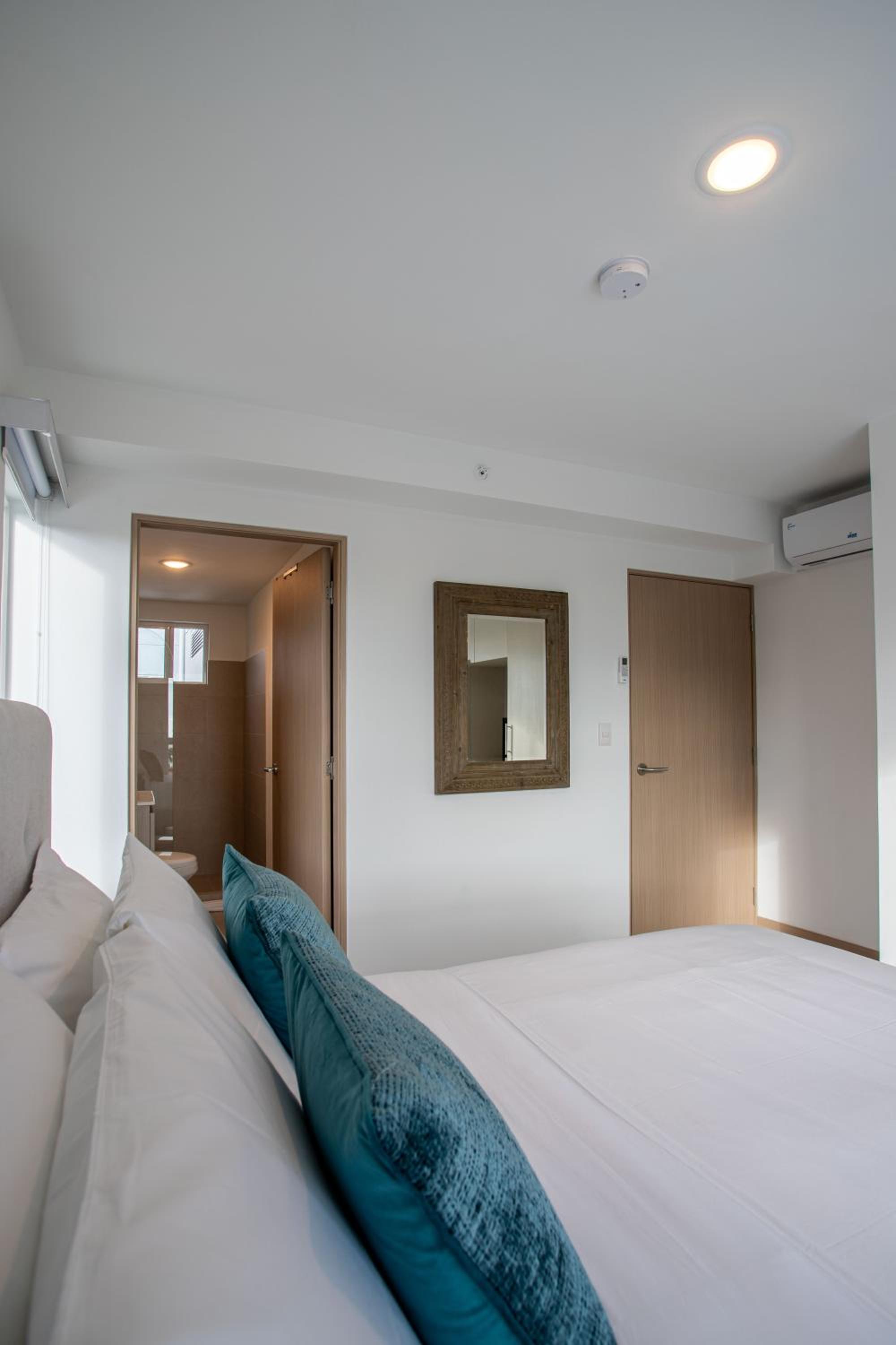 Casago 0607B Brand New Rental Modern Condo with Stylish Decor and Scenic Views