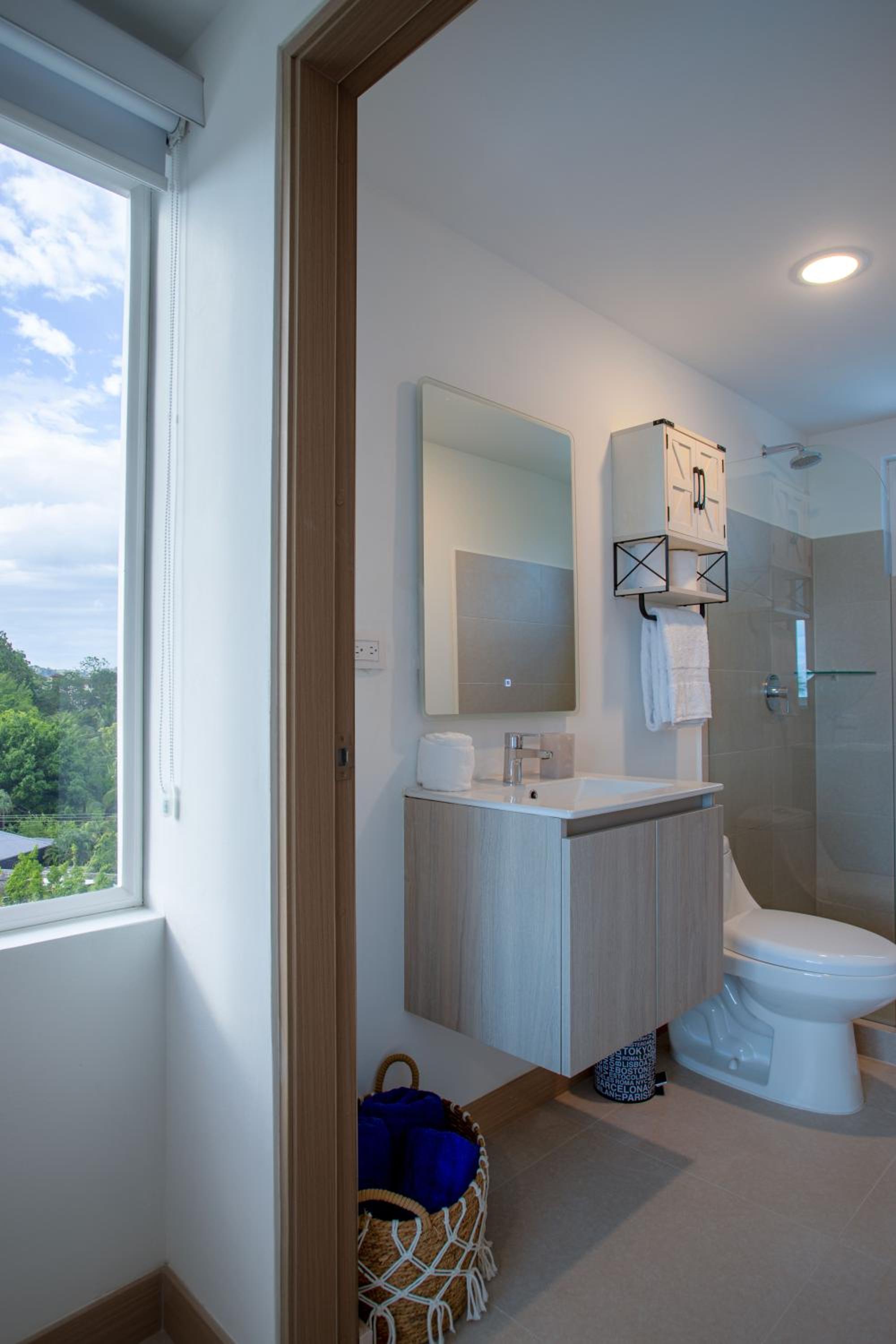 Casago 0607B Brand New Rental Modern Condo with Stylish Decor and Scenic Views