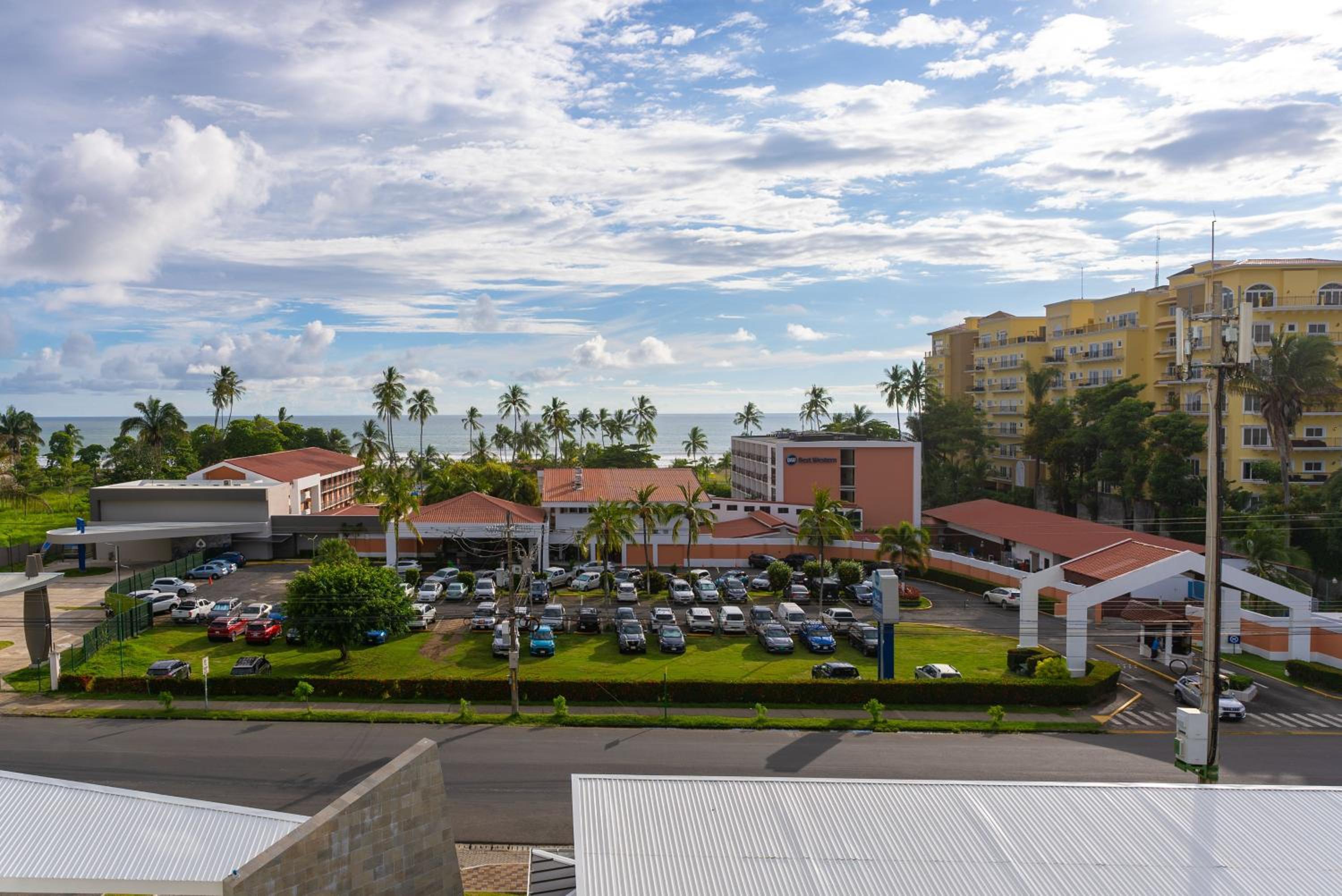 Casago 0607B Brand New Rental Modern Condo with Stylish Decor and Scenic Views