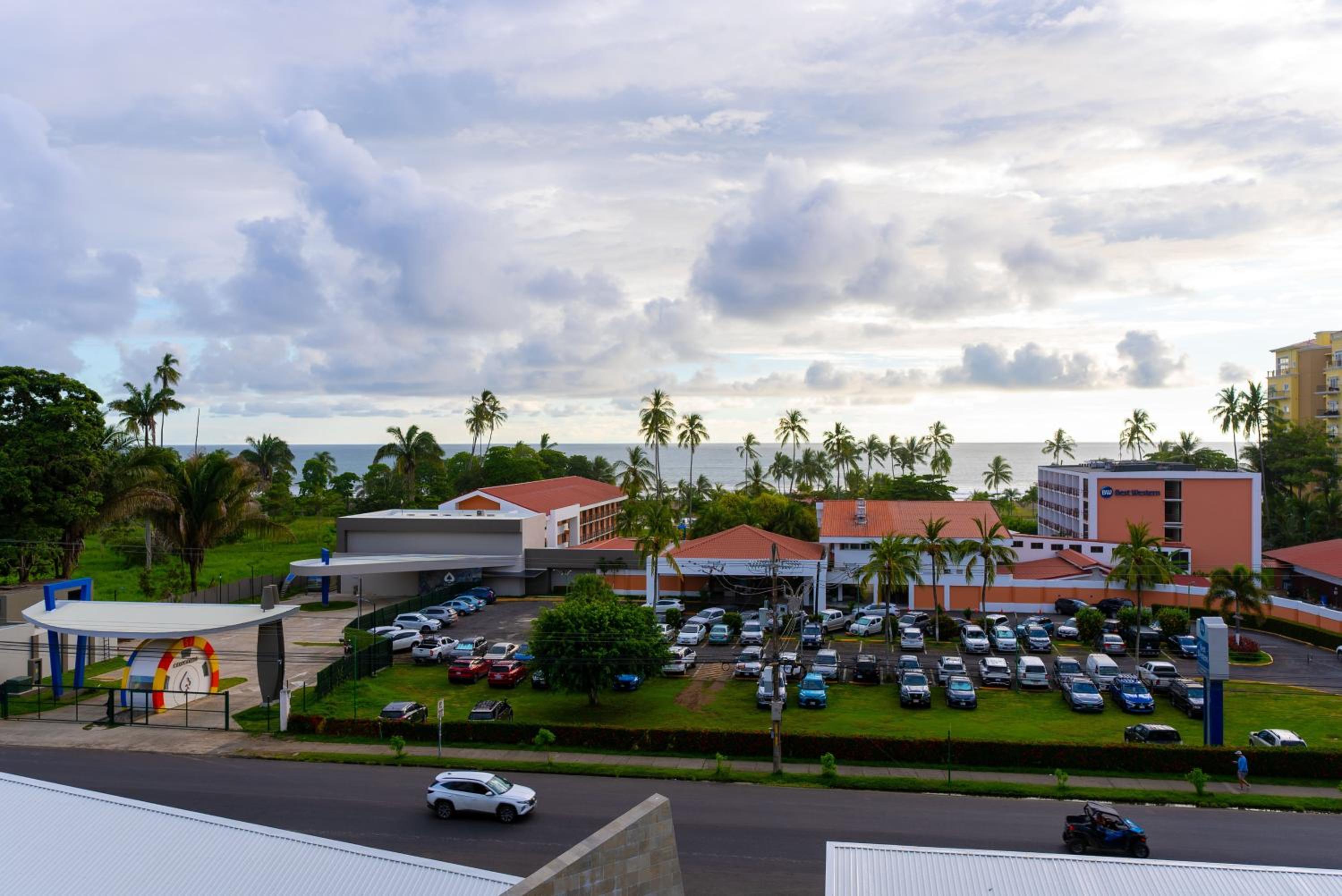 Casago 0607B Brand New Rental Modern Condo with Stylish Decor and Scenic Views