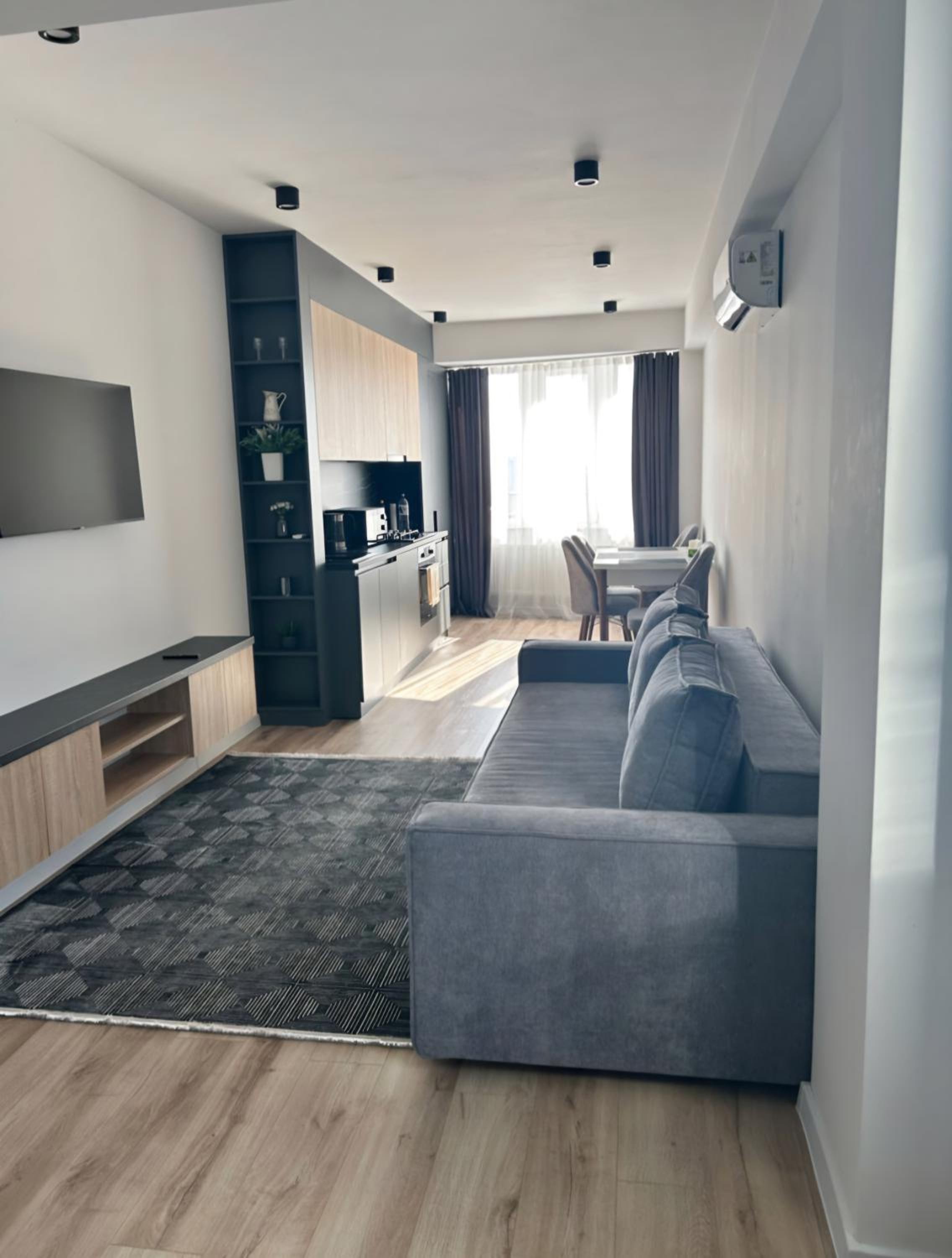 APARTAMENTS CIOCANA & TAXI AiROPORT view 2