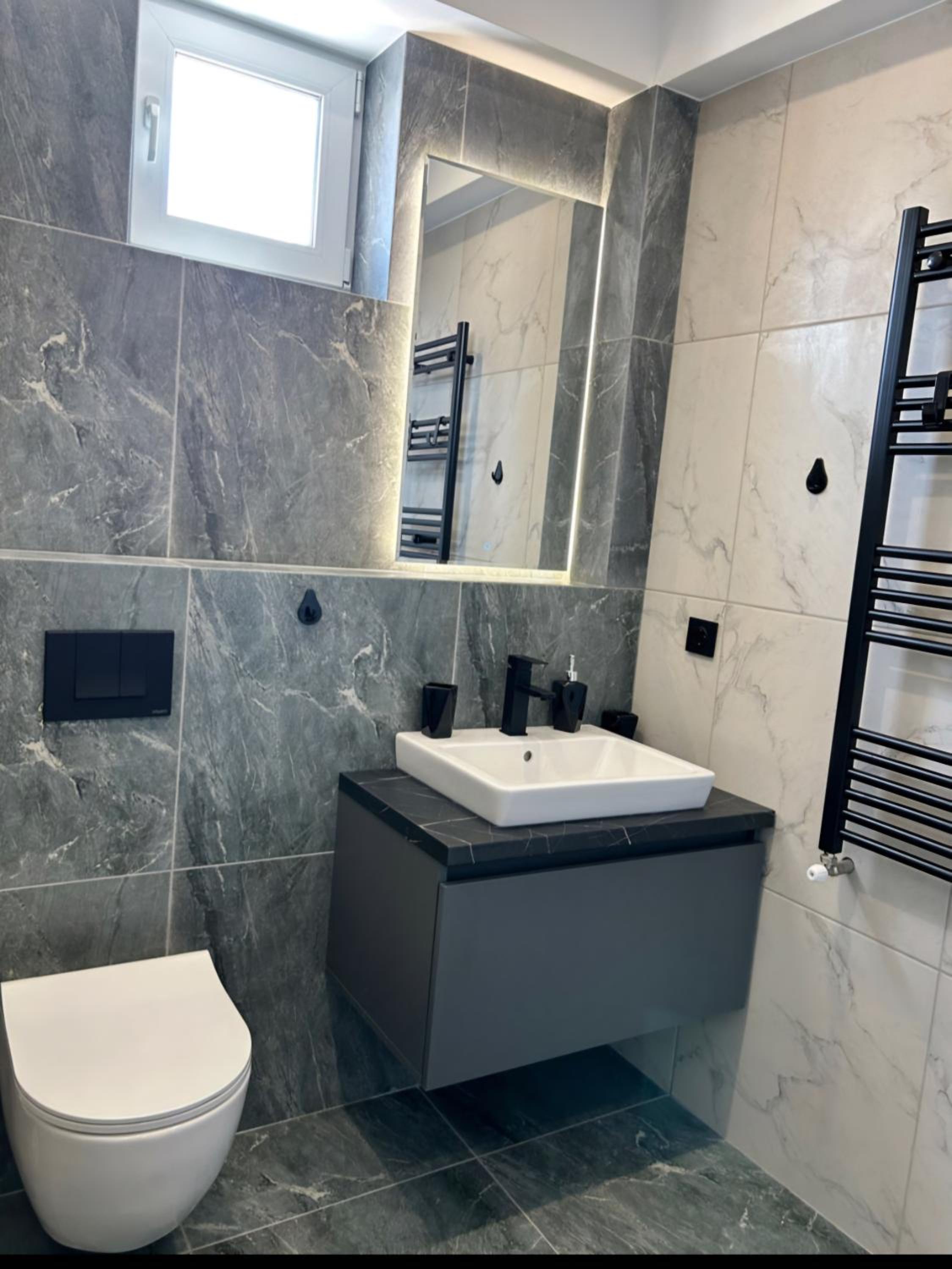 APARTAMENTS CIOCANA & TAXI AiROPORT view 5