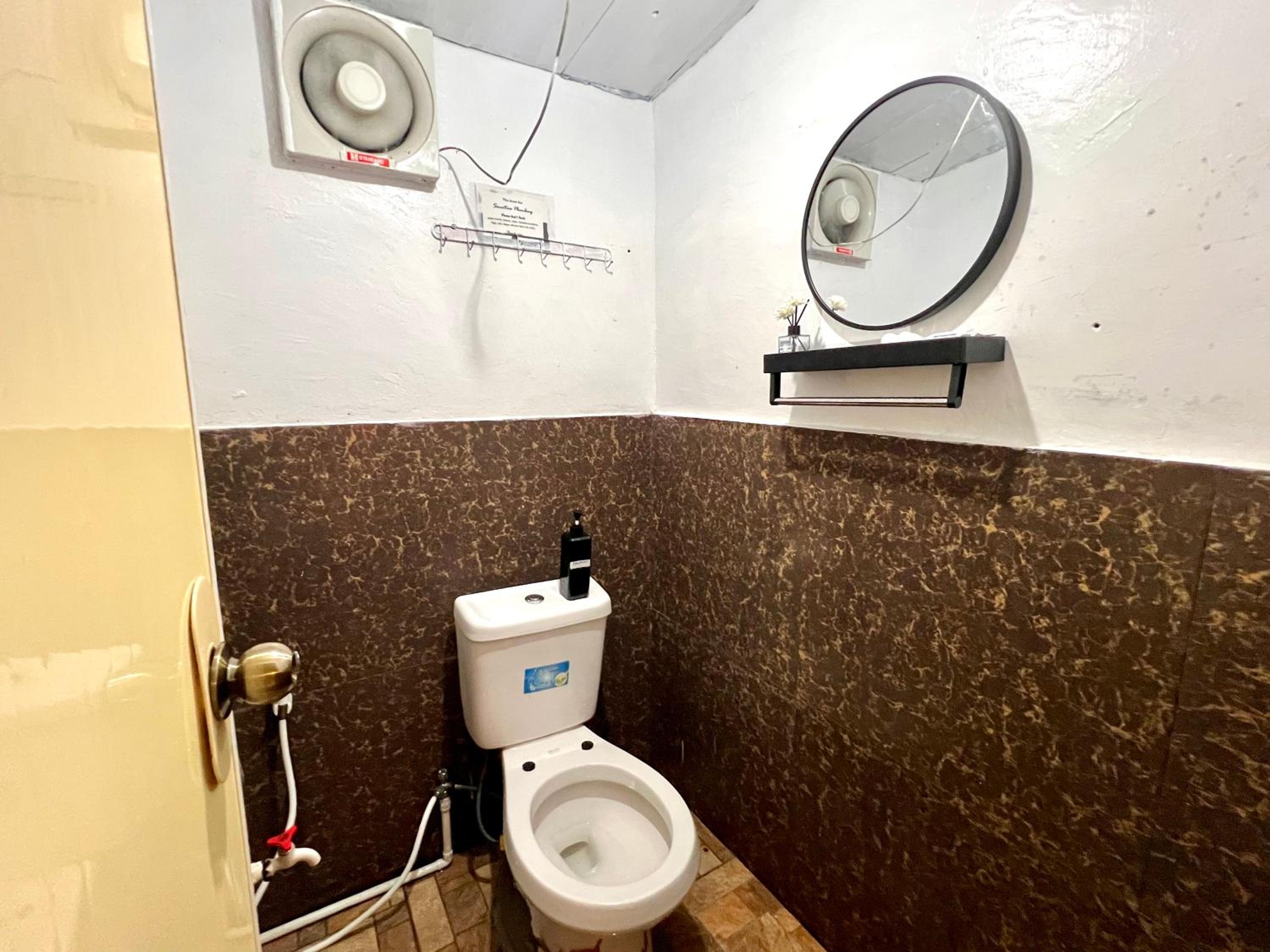 Eighty8 Tourist Inn