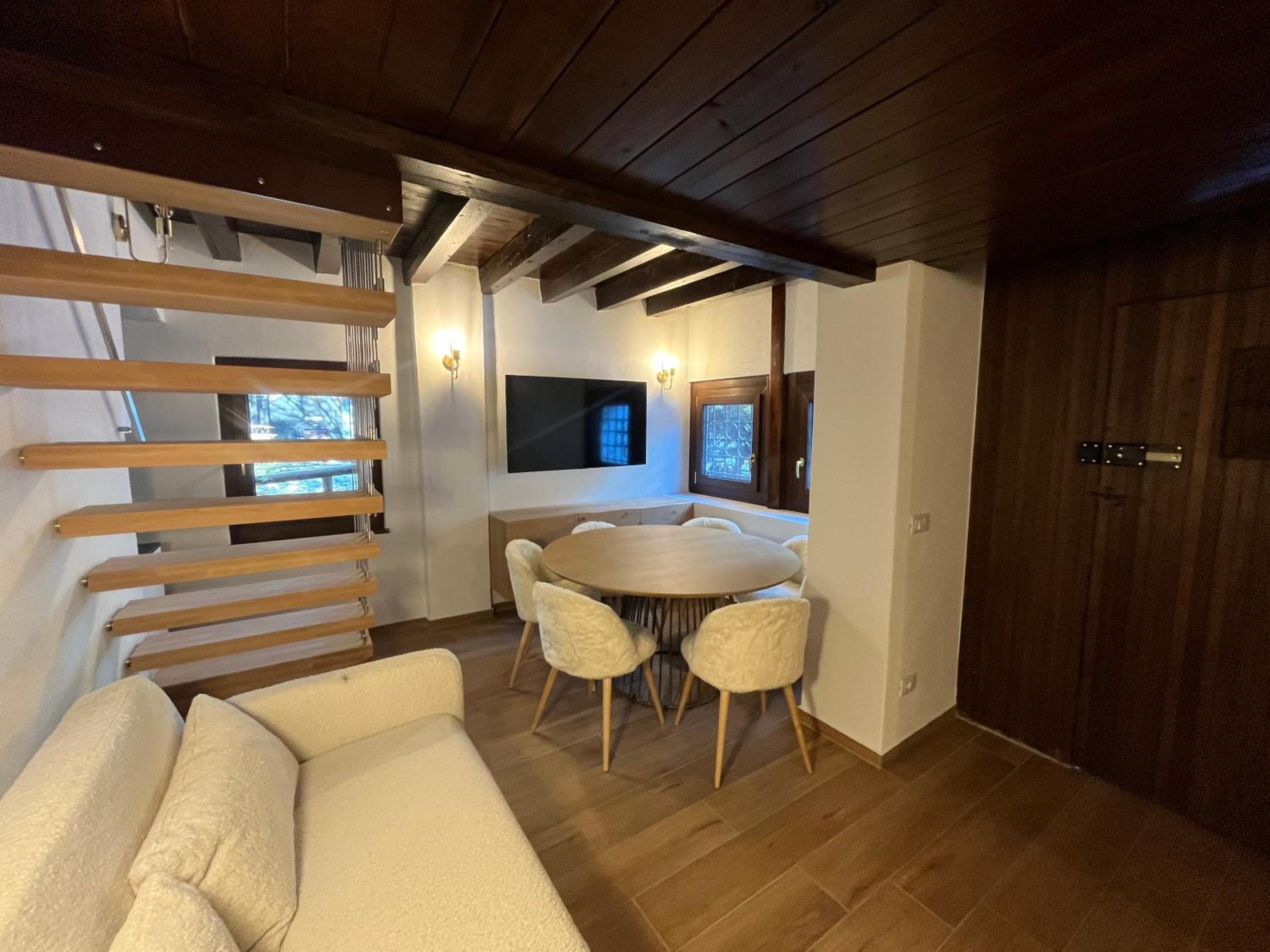 Chalet in Courmayeur near Lifts & Centre 2BR 2BA