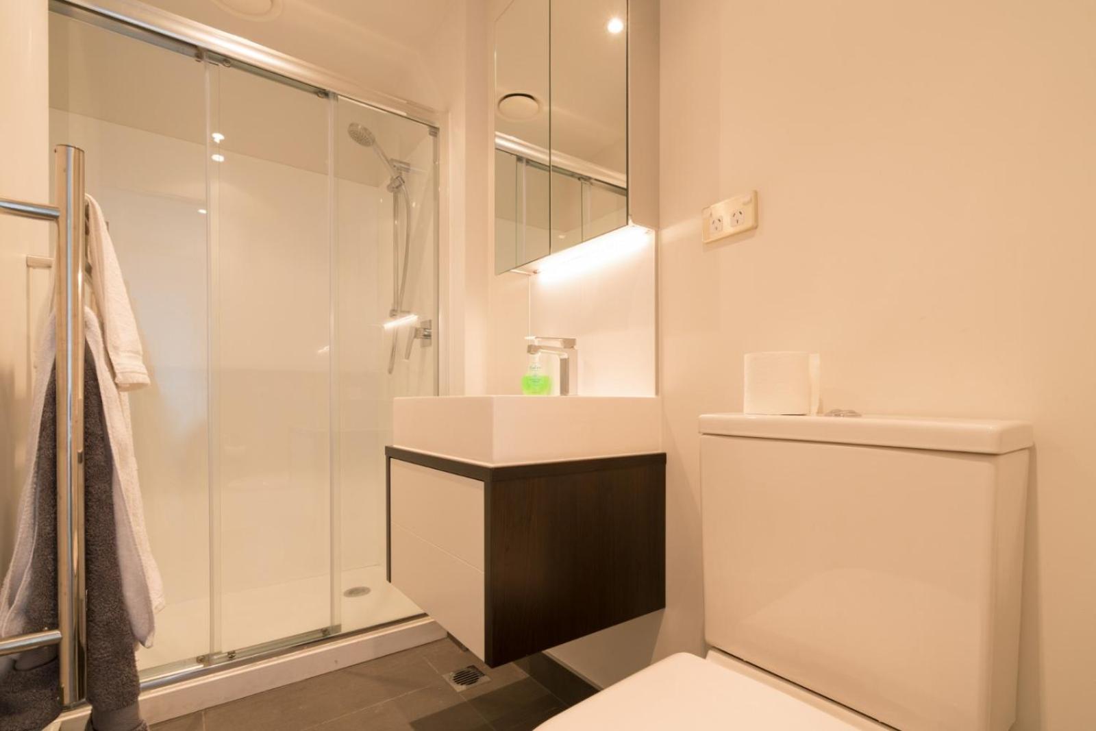 Stunning 3 Bedroom Penthouse in Auckland CBD view 5