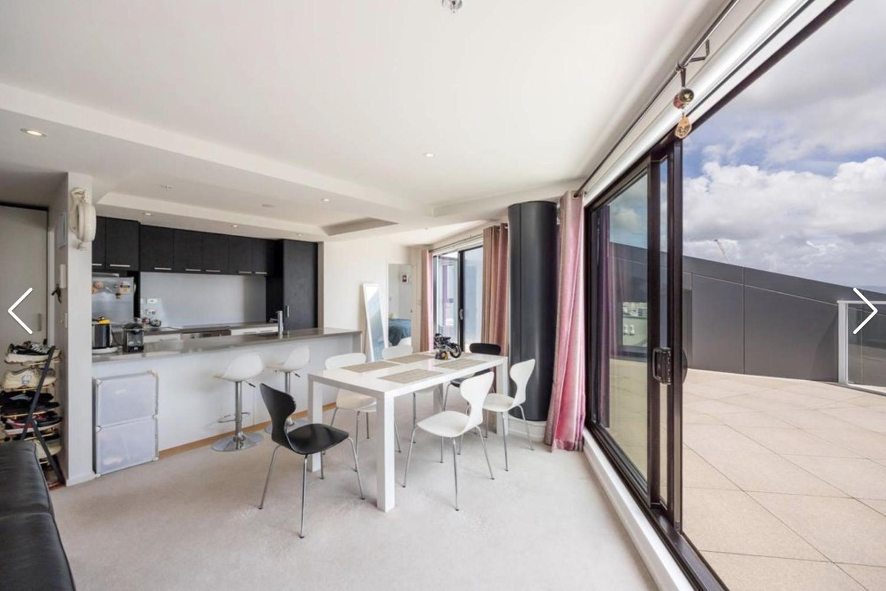 Stunning 3 Bedroom Penthouse in Auckland CBD view 3