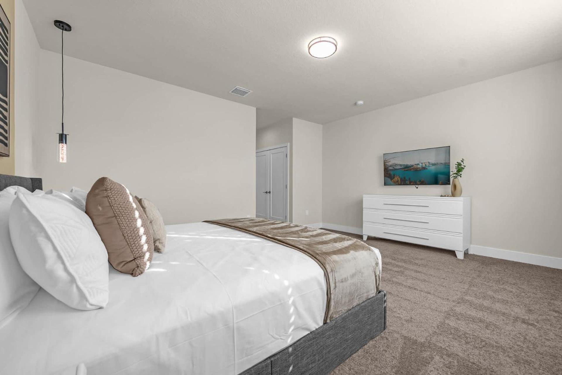 Upstay - Sunny Clermont Getaway with Private Pool