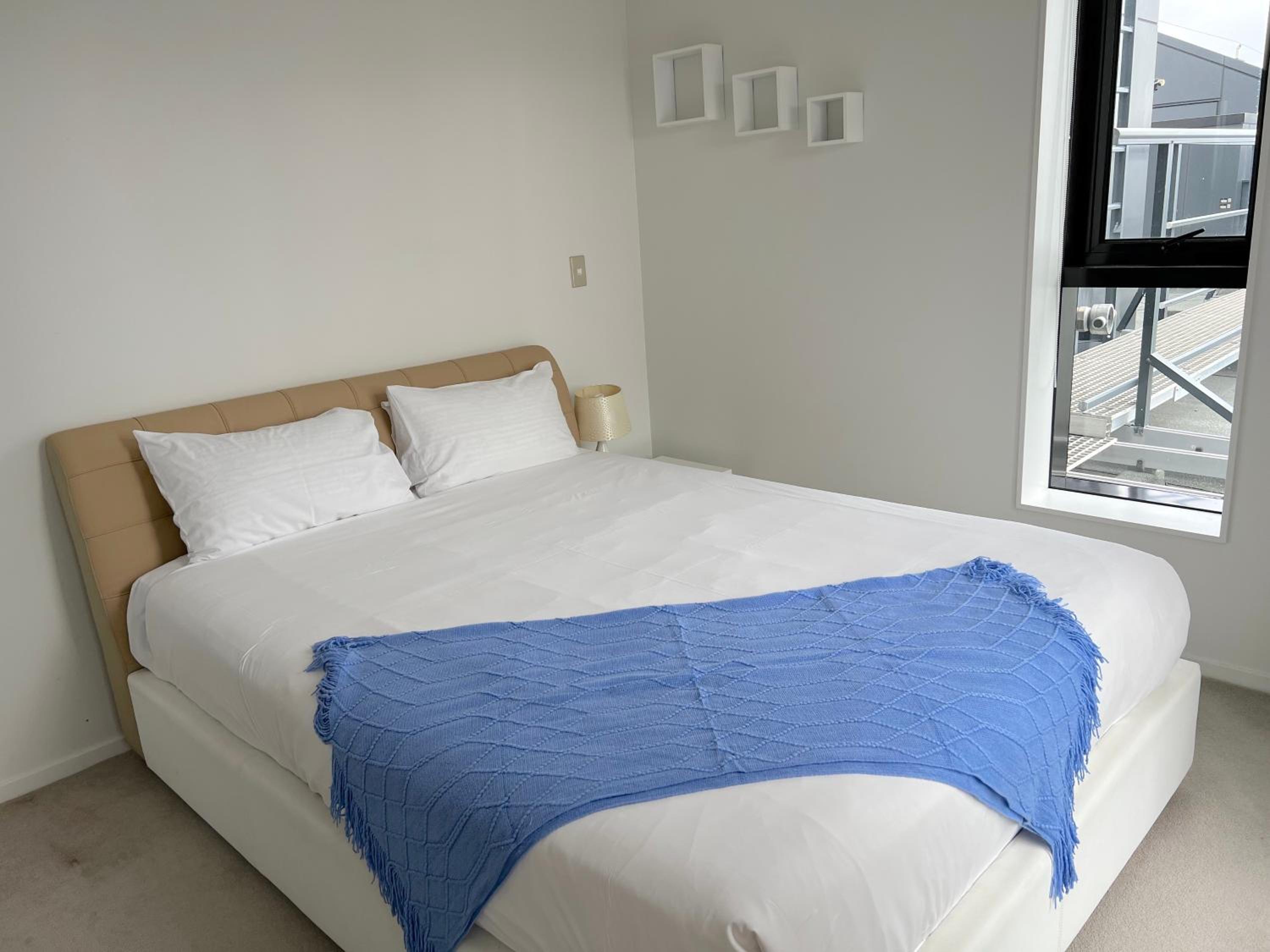 Stunning 3 Bedroom Penthouse in Auckland CBD view 4